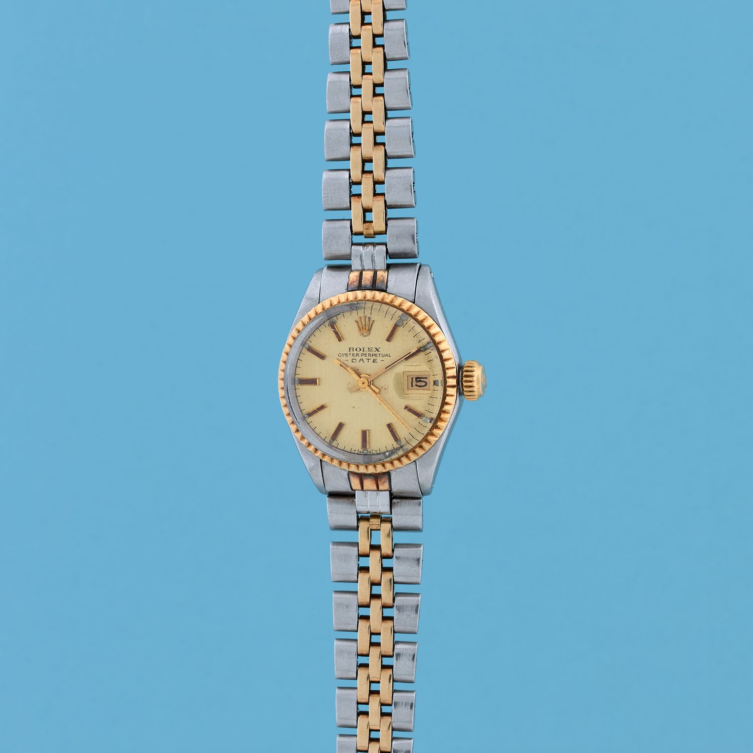 Null ROLEX
蚝式恒久远期腕表。
编号：6517。
约：1980年。
女装金钢腕表，金色表盘，应用指挥棒式时标，3点钟位置有日期窗口，自动上链机械机芯，&hellip;