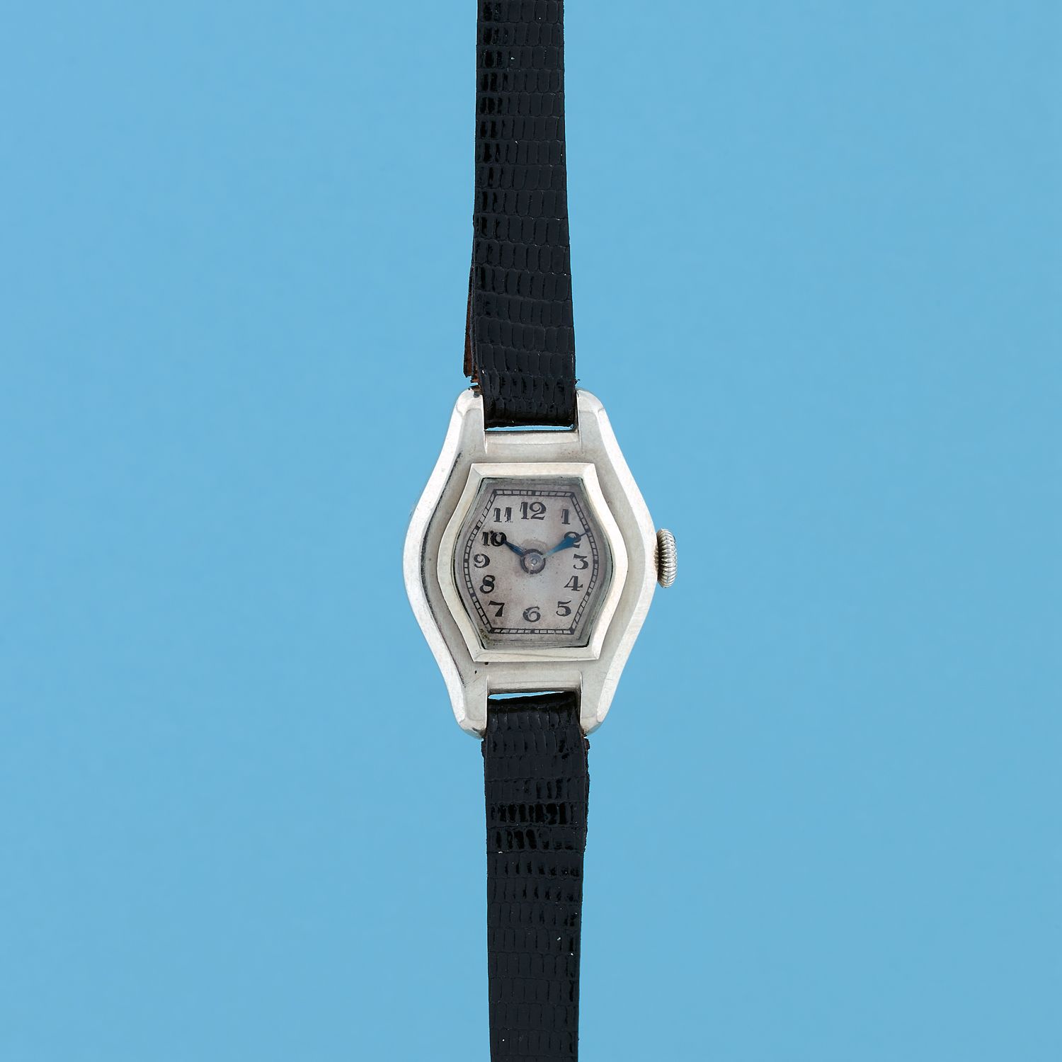 Null MONTRE DE DAME 
Montre bracelet de dame en or gris 750/1000. Boîtier style &hellip;