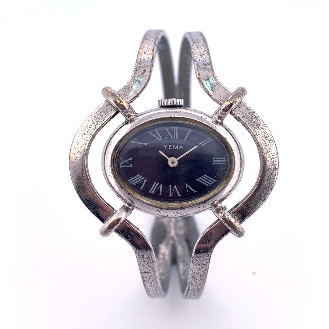 Null YEMA

妇女的手表。

系列：Sans。 

外壳：铬。

机芯：手动机械。

带子：铬。

尺寸：19 x 24 mm。



来自玛丽-皮亚-&hellip;
