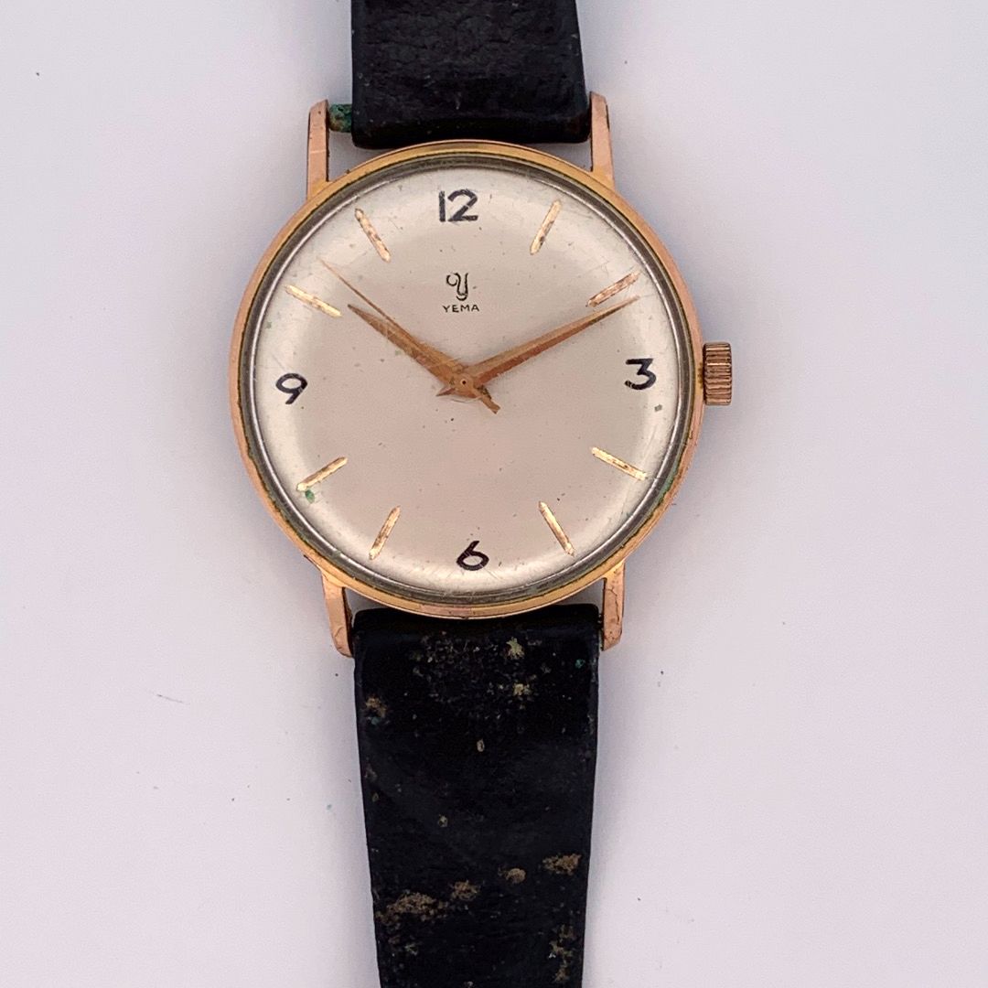 Null YEMA

经典的男士手表。

约1960年。

系列：715X56。 

外壳 : 镀金。

机芯：手动机械。

表带：皮革。

直径：34毫米。
&hellip;