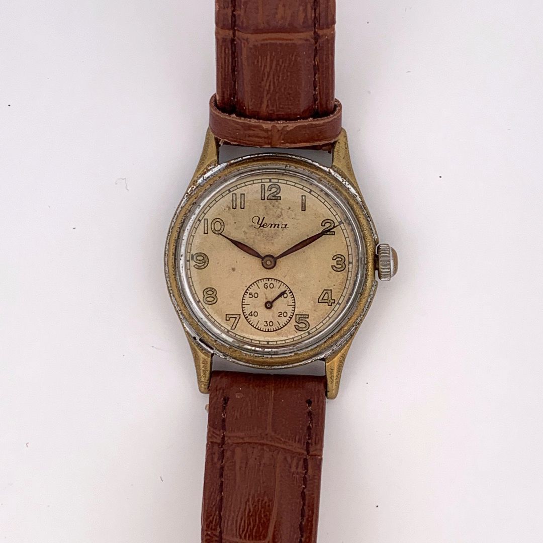 Null YEMA

经典的男士手表。

约1950年。

系列：1103。 

外壳 : 镀金。

机芯：手动机械。

表带：皮革。

直径：33毫米。

表&hellip;