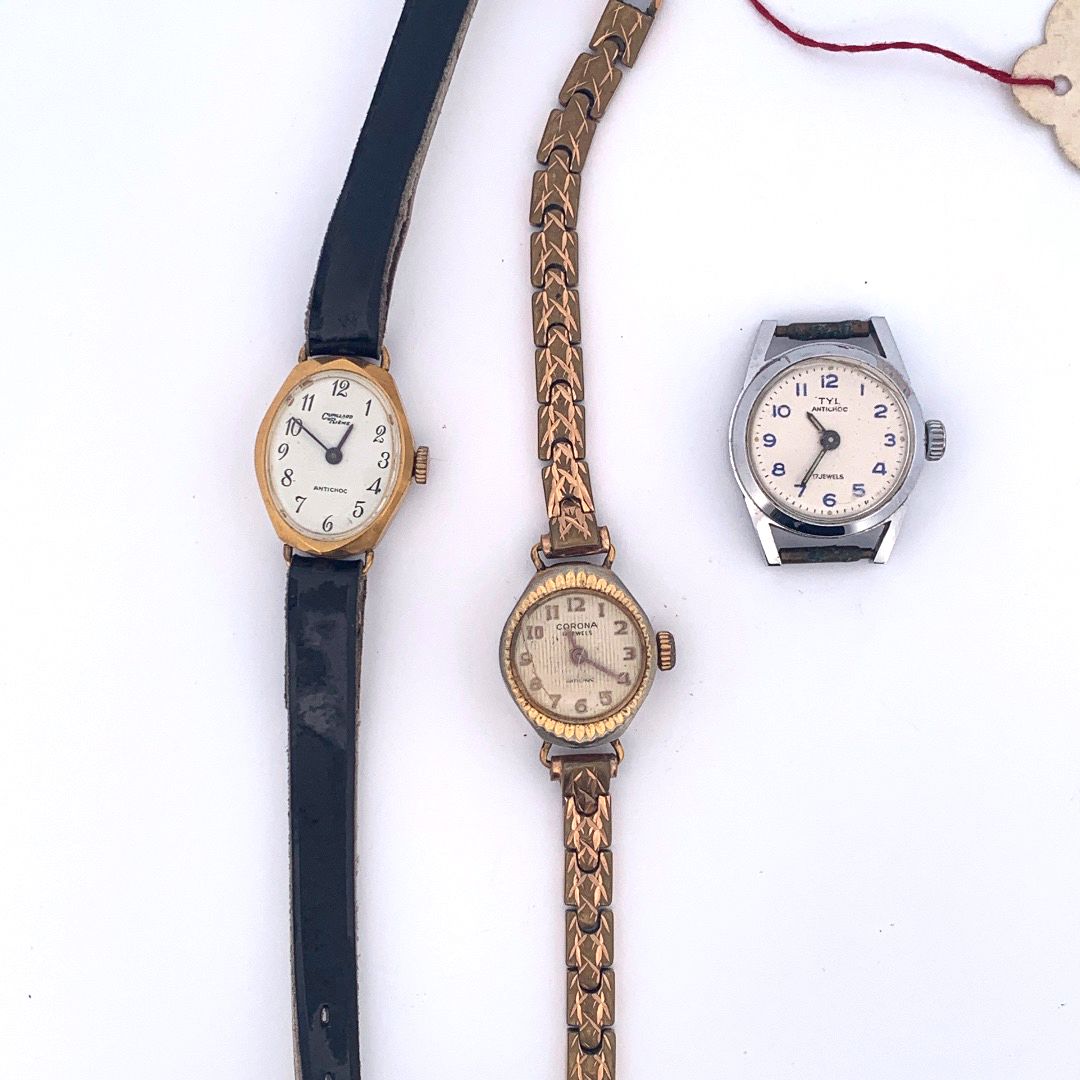 Null TYL,CORONA,CUPILLARD RIEME

Lot of three mechanical watches for women.



D&hellip;