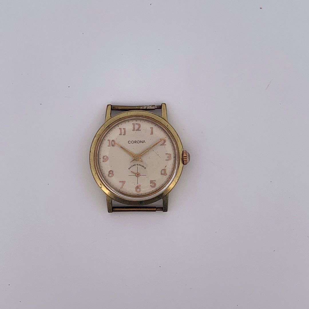 Null 科罗纳

经典的男士手表。

系列：192783。 

外壳：镀金。

机芯：手动机械。

直径：33毫米。



来自玛丽-皮亚-库斯坦斯个人收藏的&hellip;