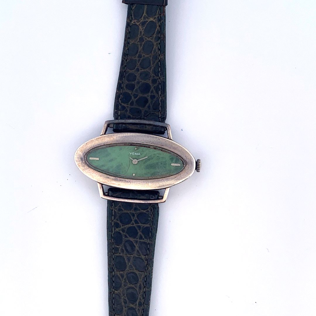 Null YEMA

妇女的手表。

系列：Sans。 

外壳：纯银。

机芯：手动机械。

表带：皮革。

尺寸：19 x 40 mm。



来自玛丽-皮&hellip;