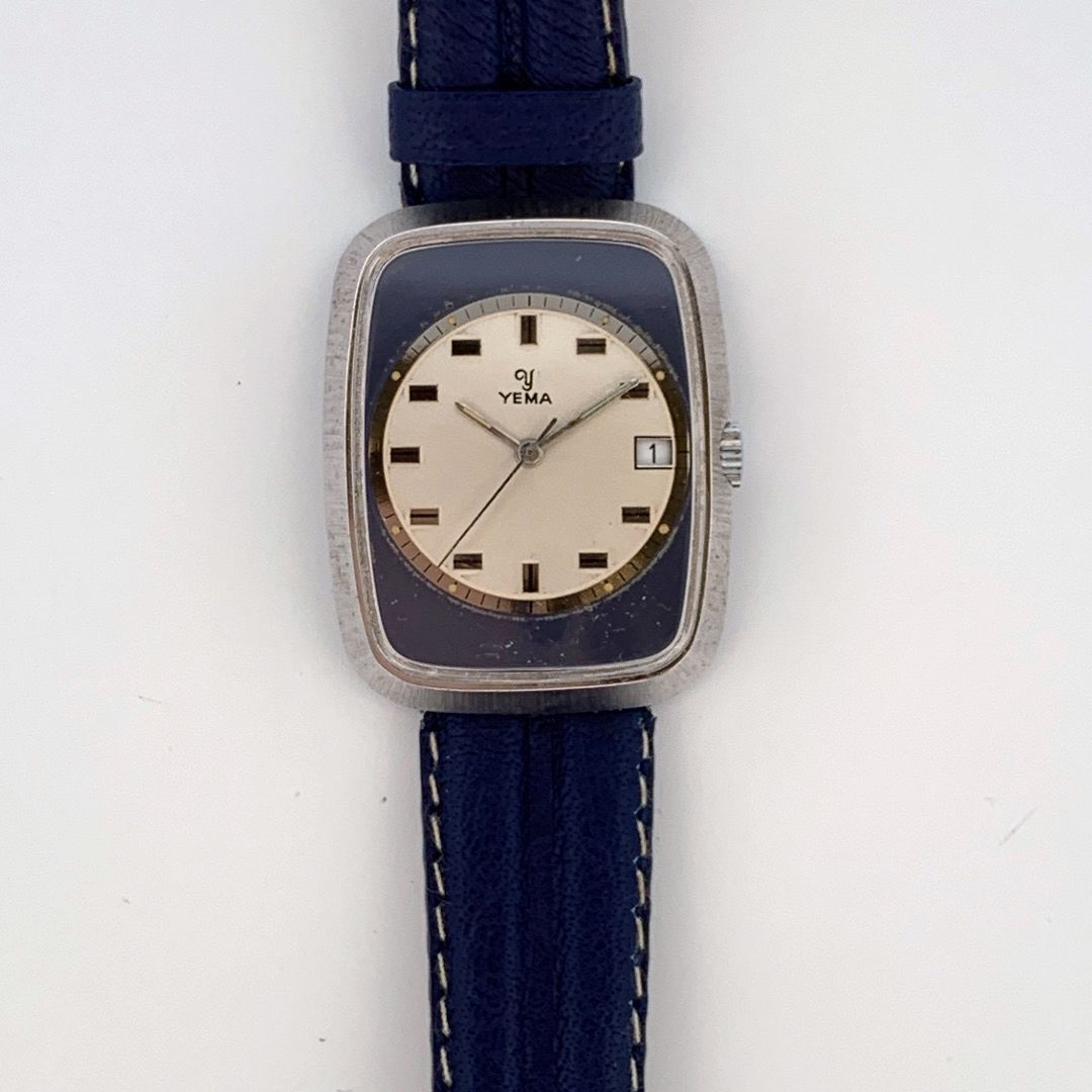 Null YEMA

经典的男士手表。

约1970年。

系列：373475。 

外壳：铬。

机芯：手动机械。

表带：皮革。

直径：33 x 41毫米&hellip;