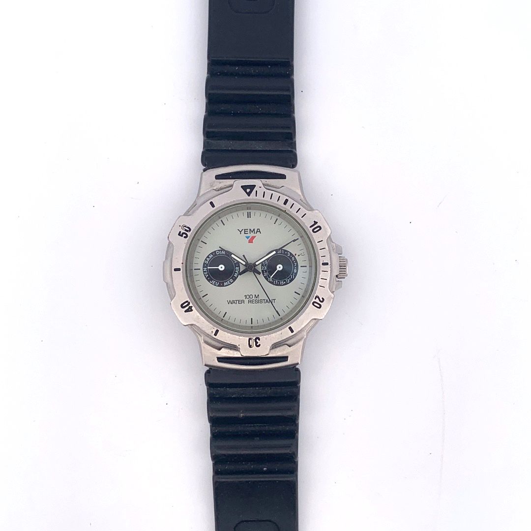 Null YEMA

男性的Led手表。

系列：N10Q76BB。

表壳 : 钢。

机芯：石英。

带子：塑料。

尺寸：39x39x260毫米。



&hellip;