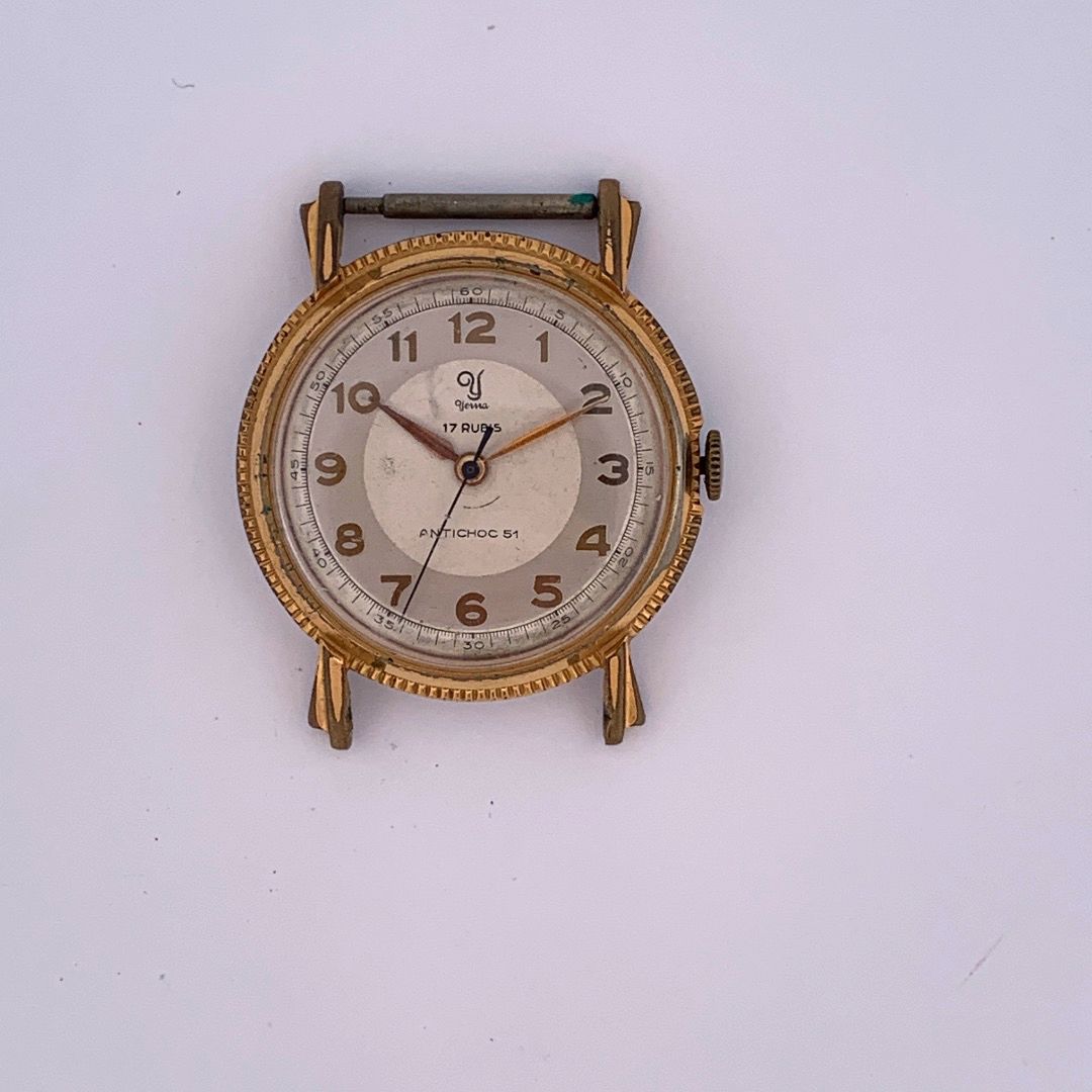 Null YEMA

经典的男士手表。

约1960年。

系列：Sans。 

外壳 : 镀金。

机芯：手动机械。

直径：32.5毫米。

表盘上签有19&hellip;