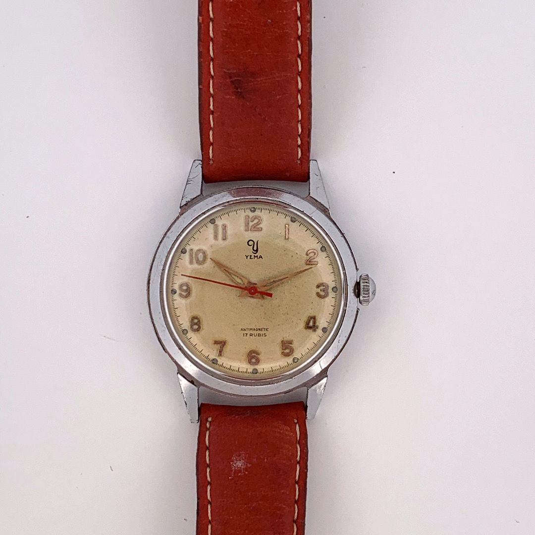 Null YEMA

经典的男士手表。

约1950年。

系列：Sans。 

外壳：铬。

机芯：手动机械。

表带：皮革。

直径：33毫米。



来自&hellip;