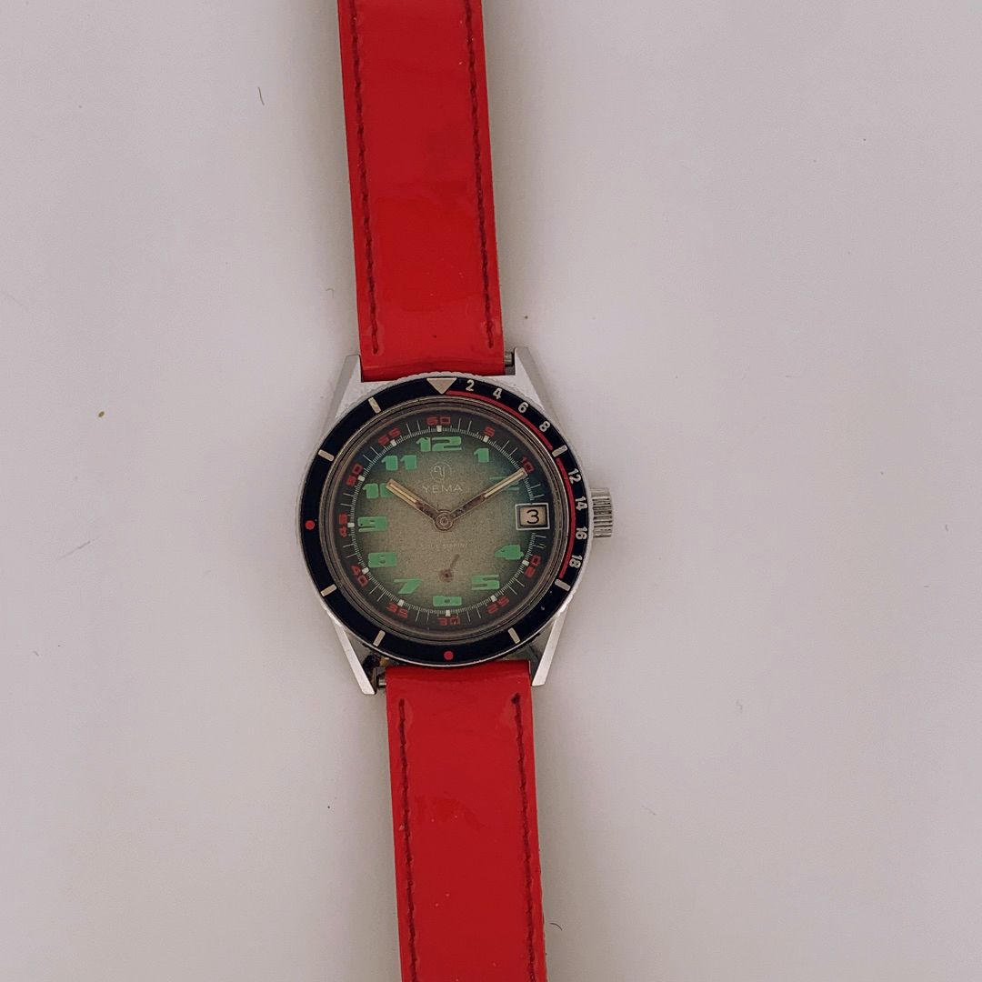 Null YEMA

MONTRE plongée sous-marine homme.

Série : Sans.

Boitier : Acier.

M&hellip;