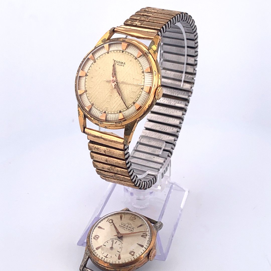 Null YASMA

一套两块的男士手表。

系列：没有。

表壳：钢和镀金。

机芯：机械。

带子：钢。

尺寸 : 

35x35x240毫米。

27&hellip;