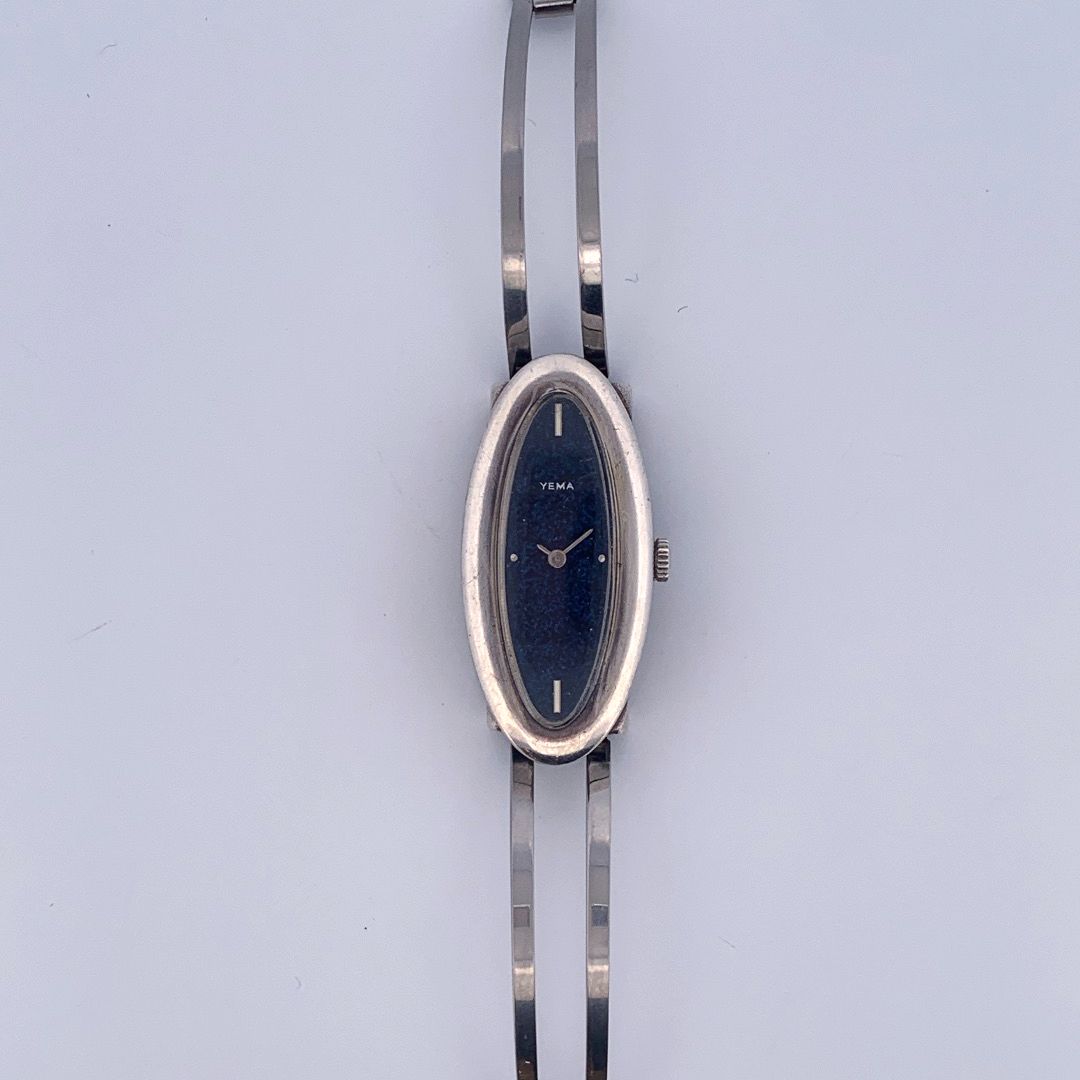 Null YEMA

妇女的手表。

系列：Sans。 

外壳：银色。

机芯：手动机械。

带子：银色。

尺寸：40 x 19 mm。



来自玛丽-皮&hellip;