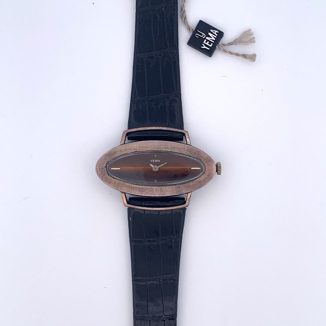 Null YEMA

妇女的手表。

系列：Sans。 

外壳：银色。

机芯：手动机械。

表带：皮革。

尺寸：19 x 40 mm。

在一个盒子里。
&hellip;