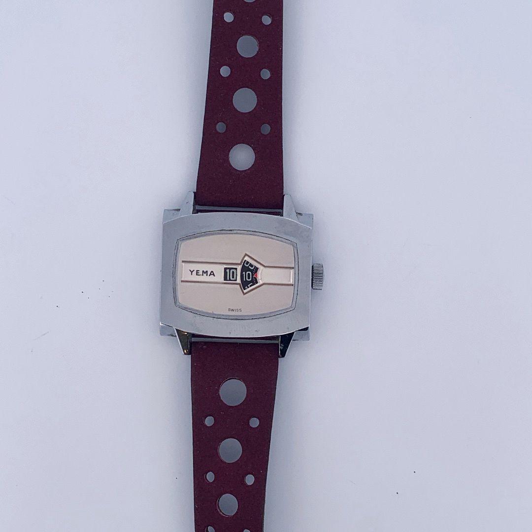 Null YEMA

男人的手表。

系列：Sans。 

外壳：钢。

机芯：手动机械。

表带：皮革。

尺寸：26.5 x 31 mm。

小窗口。

来&hellip;
