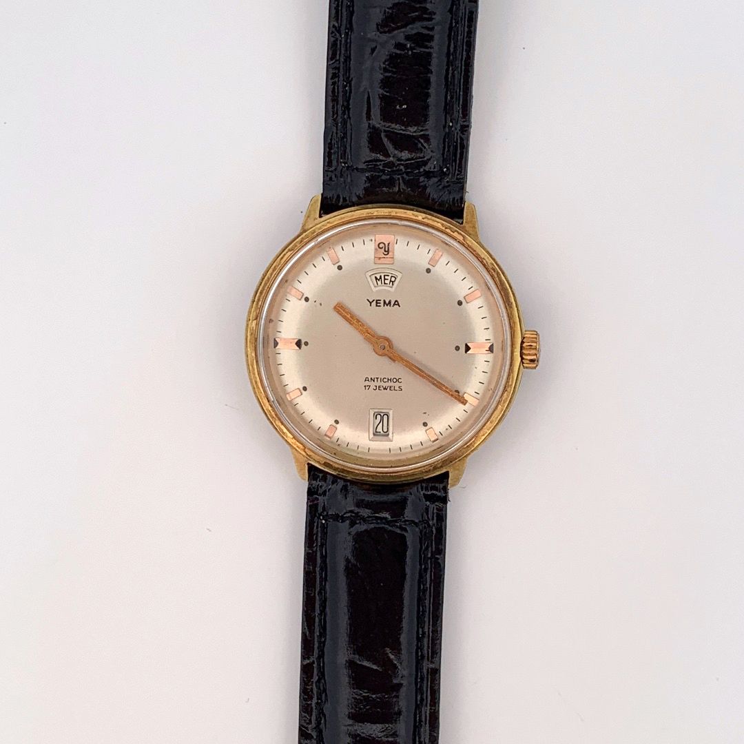 Null YEMA

经典的男士手表。

约1960年。

系列：132650。 

外壳 : 镀金。

机芯：手动机械。

表带：皮革。

直径：35毫米。
&hellip;