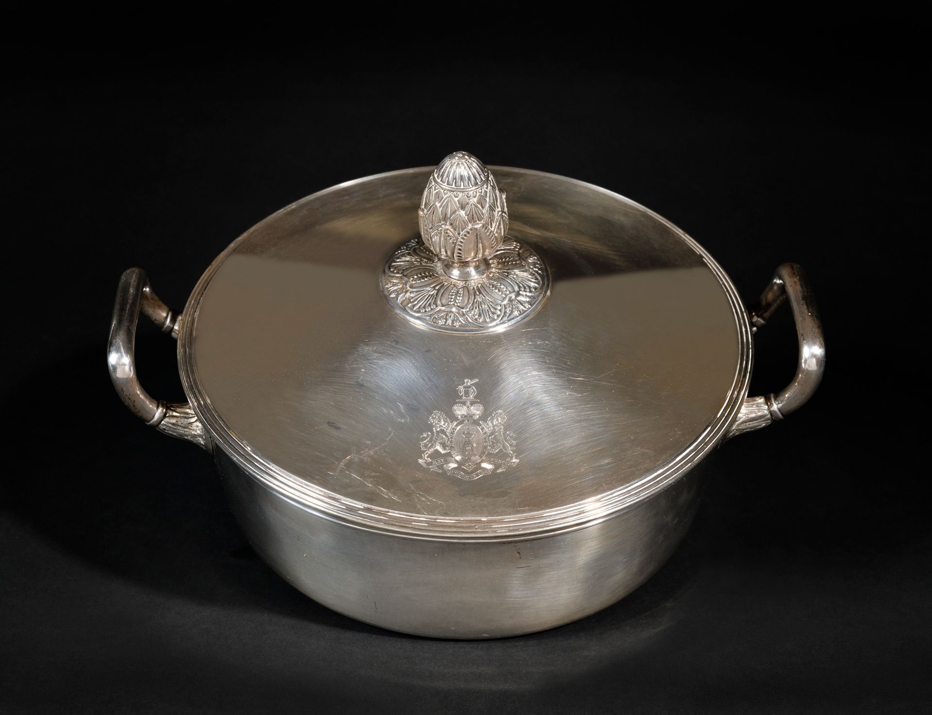 Null Vegetable dish with the arms of the family of Castellane.

In silver. Lid e&hellip;