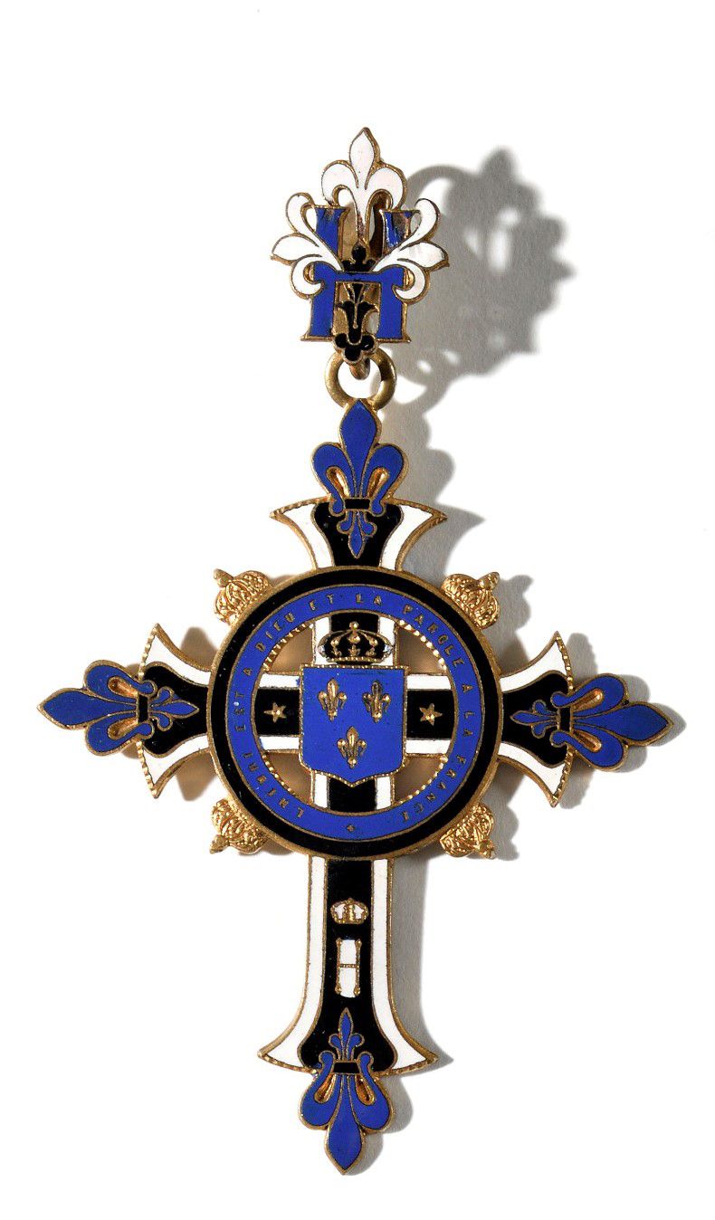 Null "香波尔伯爵"。

鎏金珐琅黄铜吊坠（小变形）

(小变形)，上面有一个十字架的装饰。

有一个百合花的 "H"，中间装饰有 "H"。

法国的武器 &hellip;