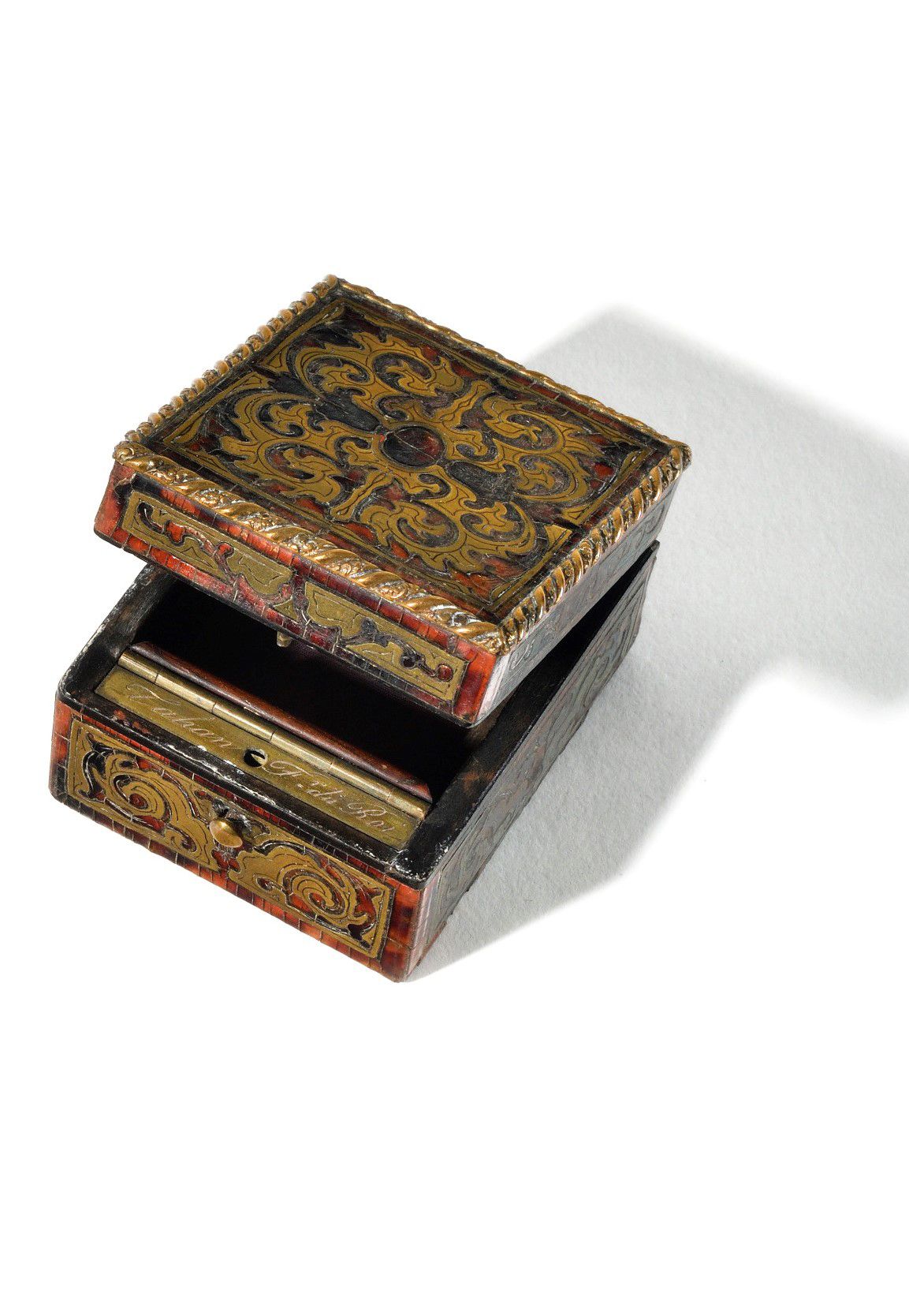 Null TAHAN FT OF THE KING. 

Small box in Boulle marquetry, sheathed inside with&hellip;