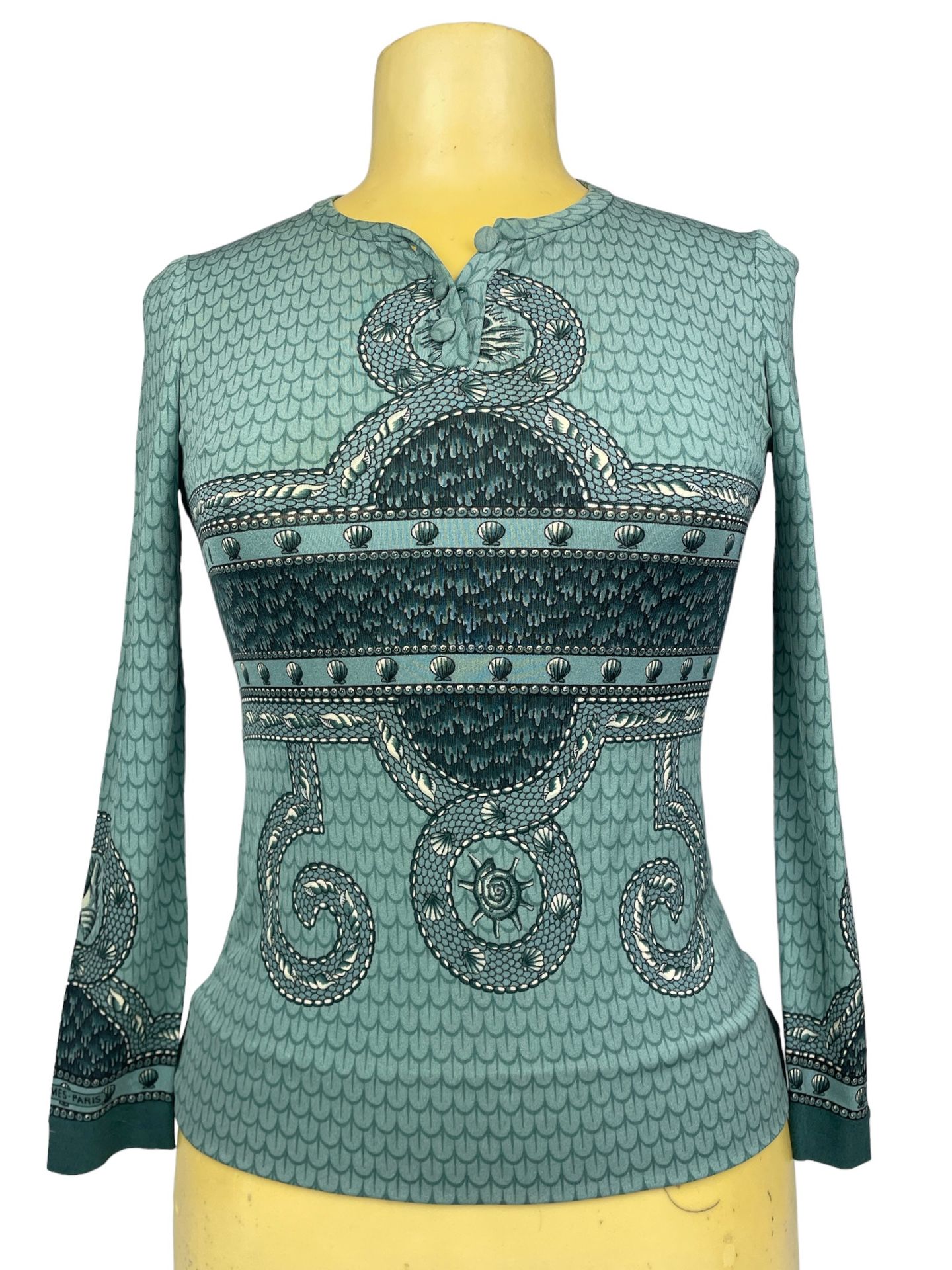 Null HERMES PARIS 
Tortoiseshell printed silk top with long sleeves, round neck &hellip;