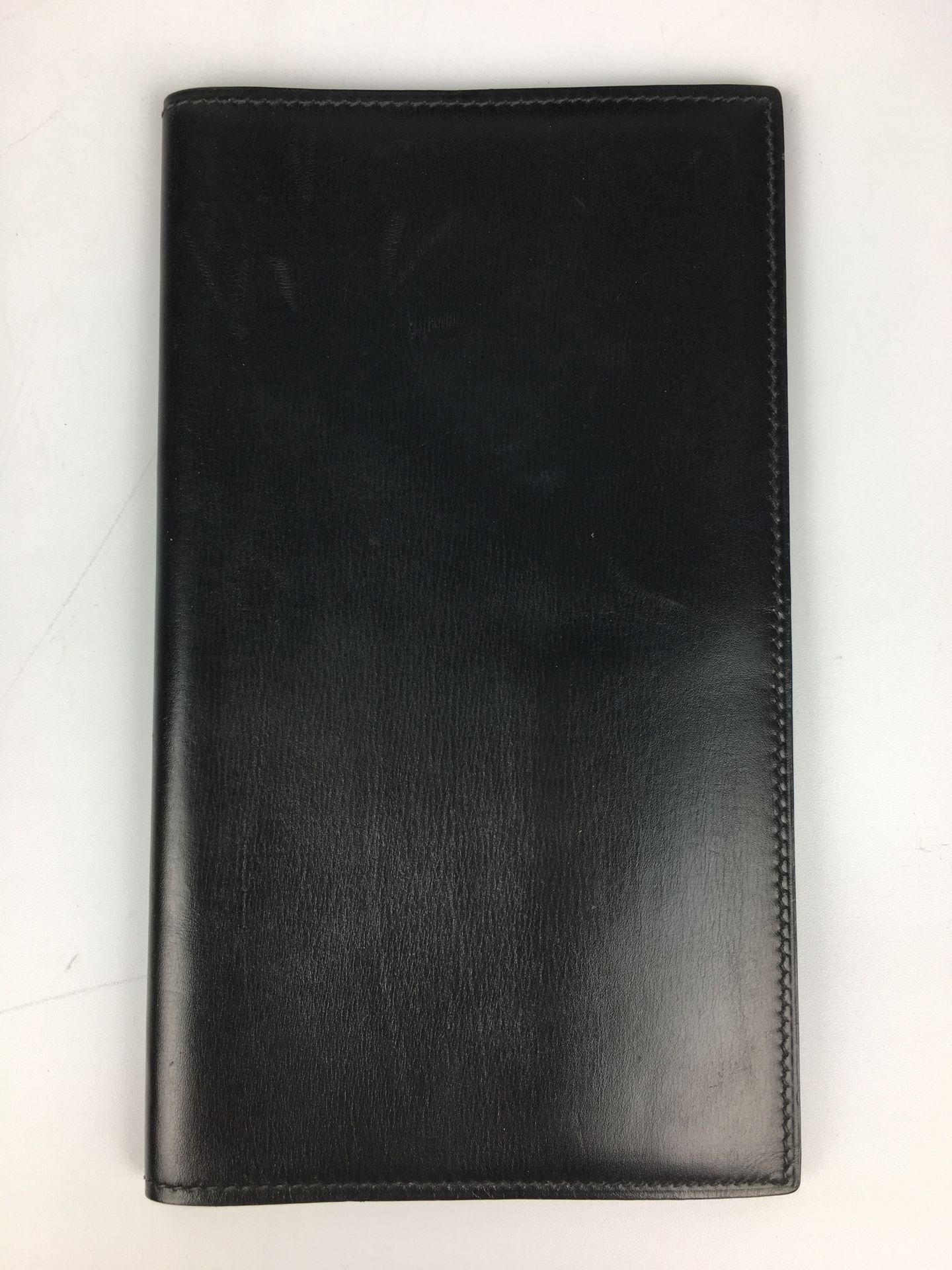 Null HERMES
Address book in black box
17.5 x 10 cm
(Small scratches)