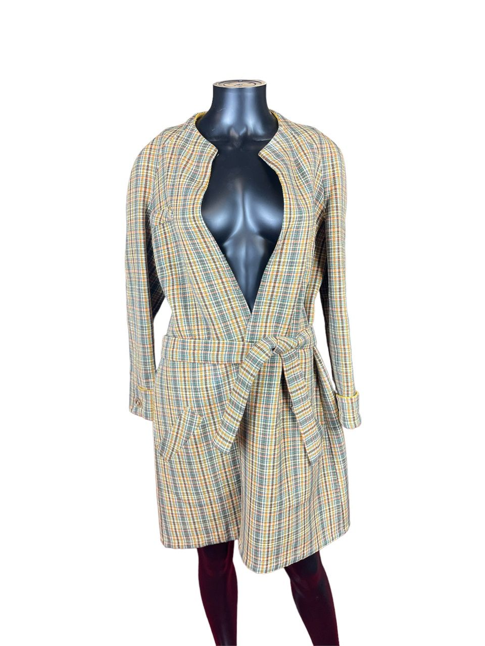 Null 巴黎爱马仕 
格子呢印花羊毛大衣，圆领，有两个贴袋和腰带，可翻转。
T.36
状况良好