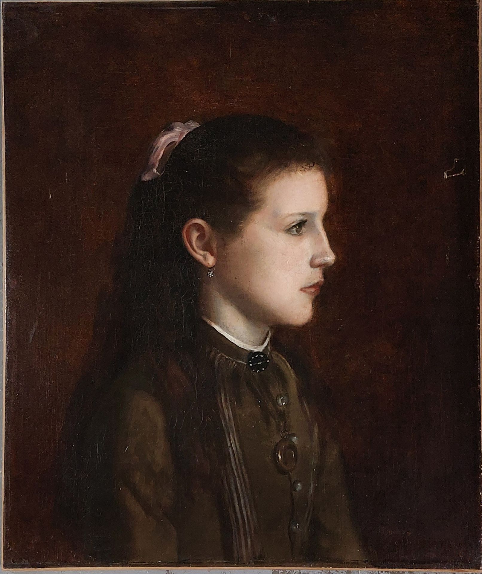 Null 十九世纪学校

一个年轻女孩的画像

布面油画（内衬）

55 x 46 厘米

(修复、小事故)