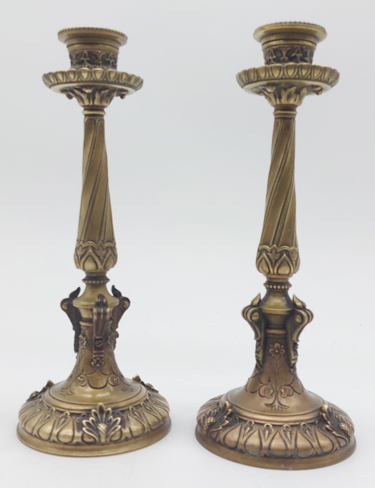 Null COPPIA DI CANDELE in bronzo dorato e cesellato 

H : 24 cm
