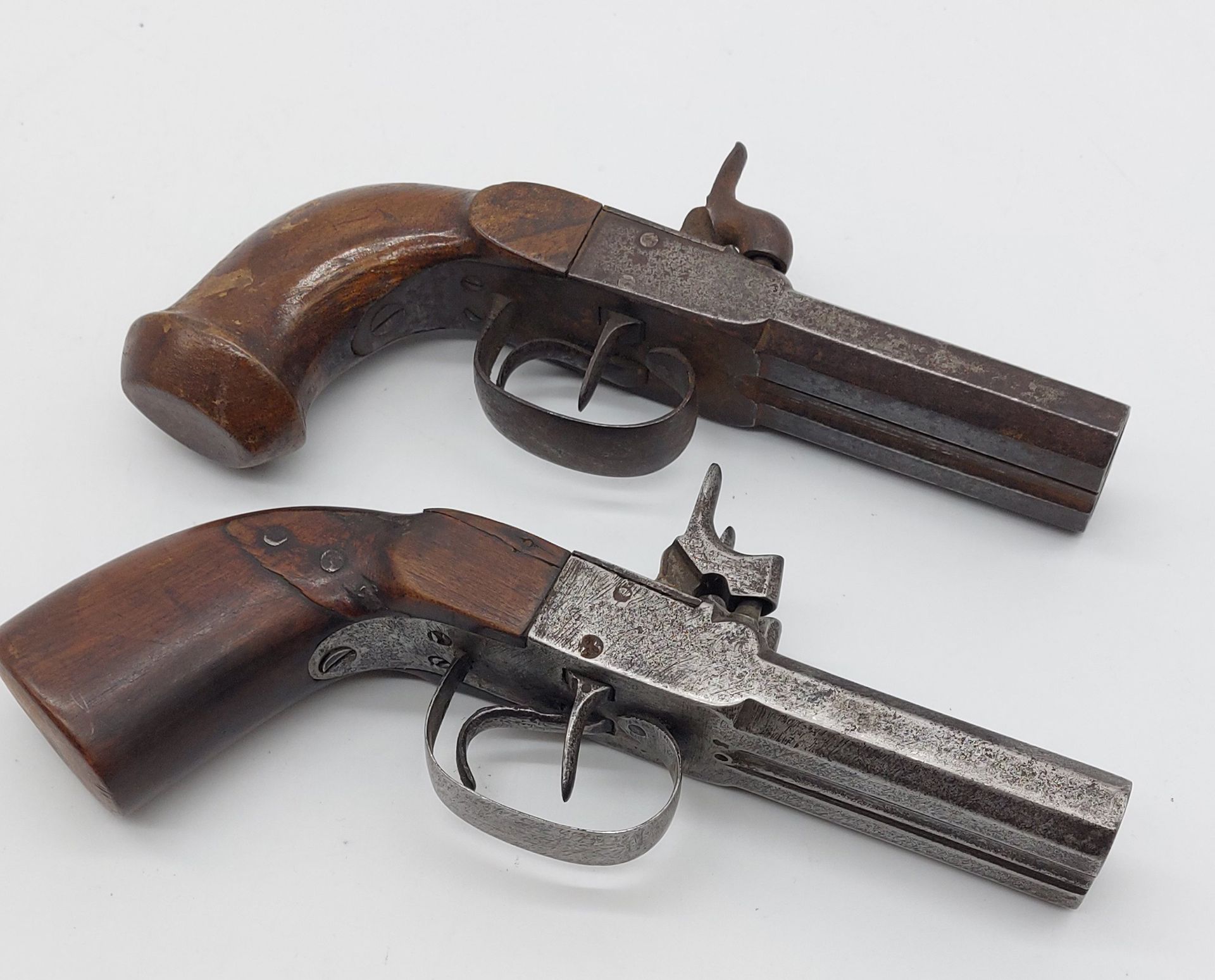 Null TWO PISTOLS with percussion chest, double barrels

L : 19,5 cm and 20,5 cm &hellip;