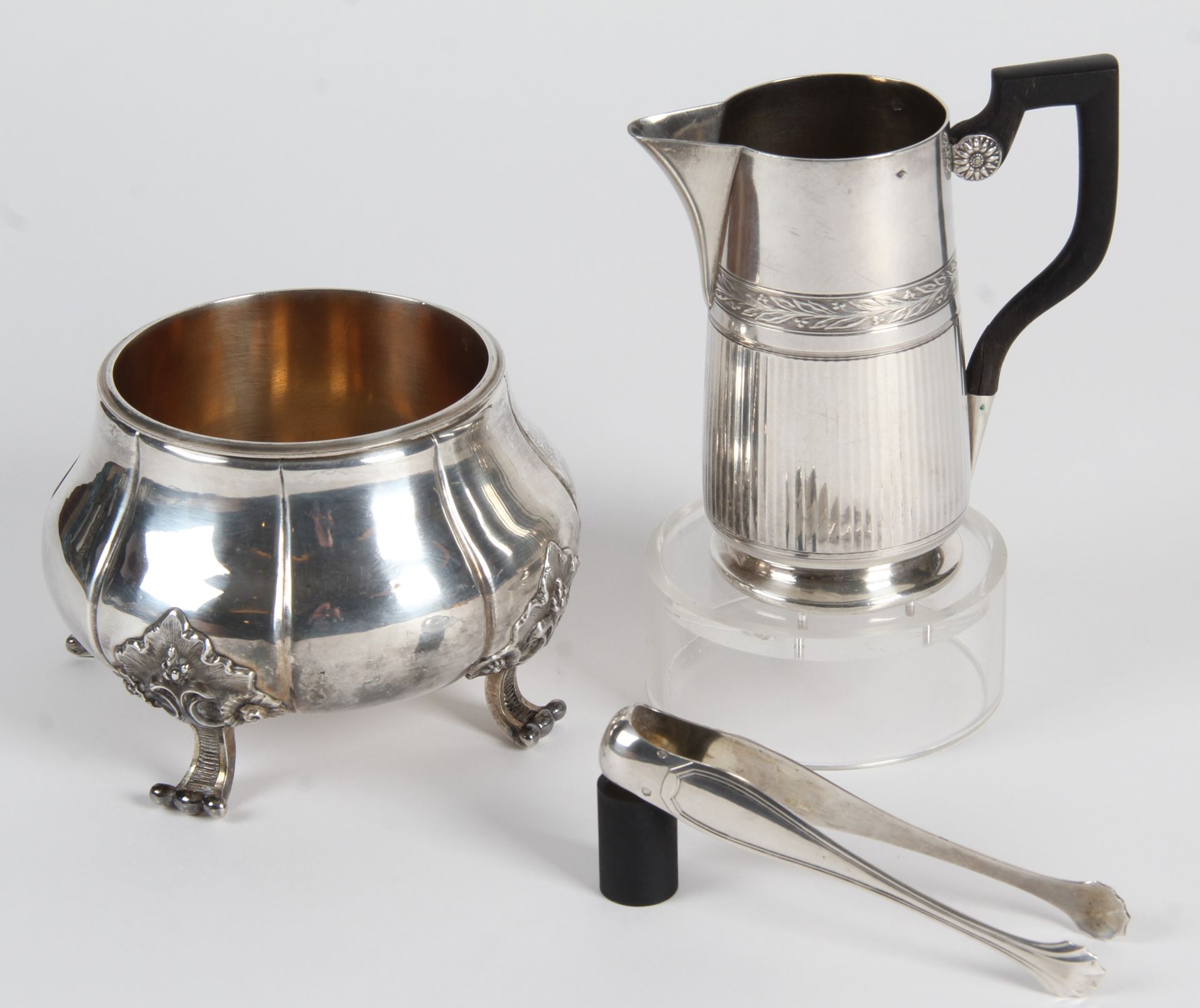 Null LOT OF SILVER at 950 thousandth and 800 thousandth : 

- A milk jug, decora&hellip;