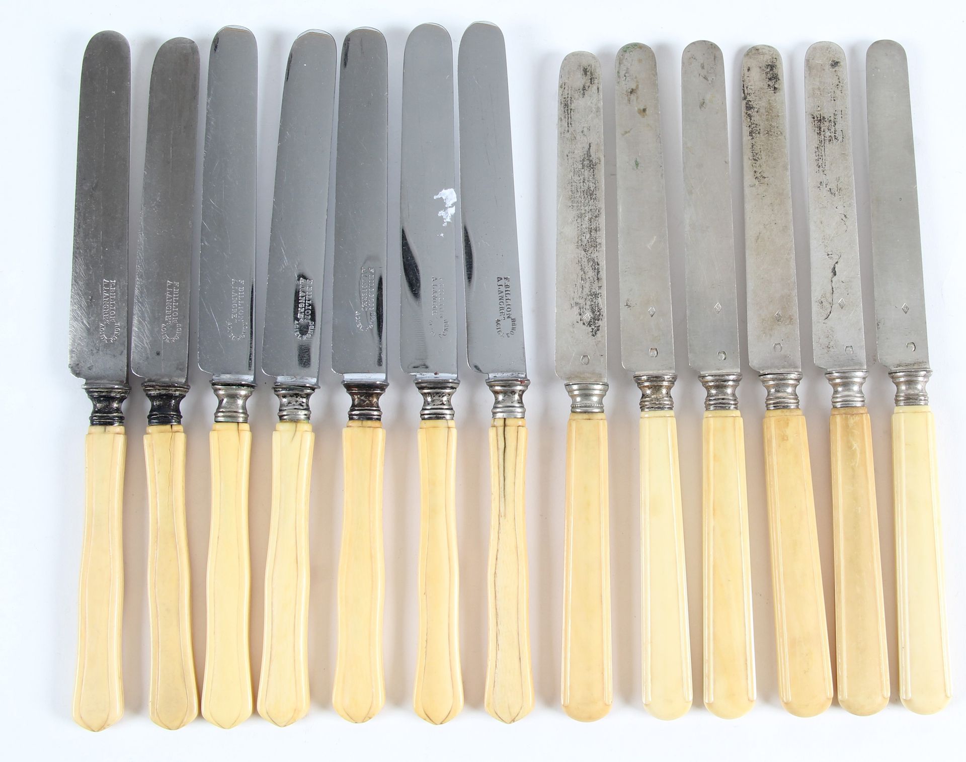 Null LOTE de seis cuchillos, hojas de plata en el 850. Siete cuchillos, hojas de&hellip;