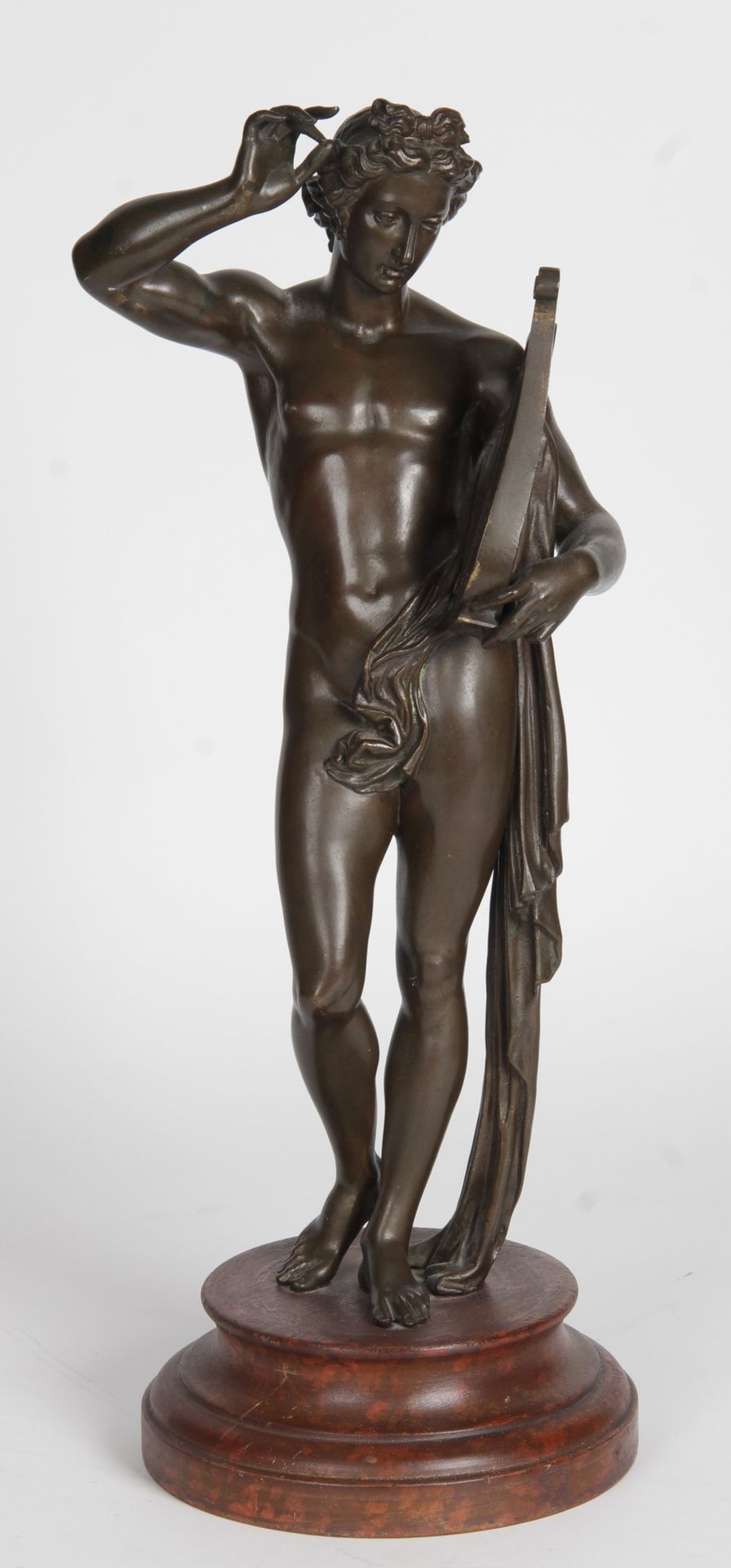 Null ÉCOLE DU XIXe SIÈCLE, Apollon à la lyre, épreuve en bronze à patine brune n&hellip;