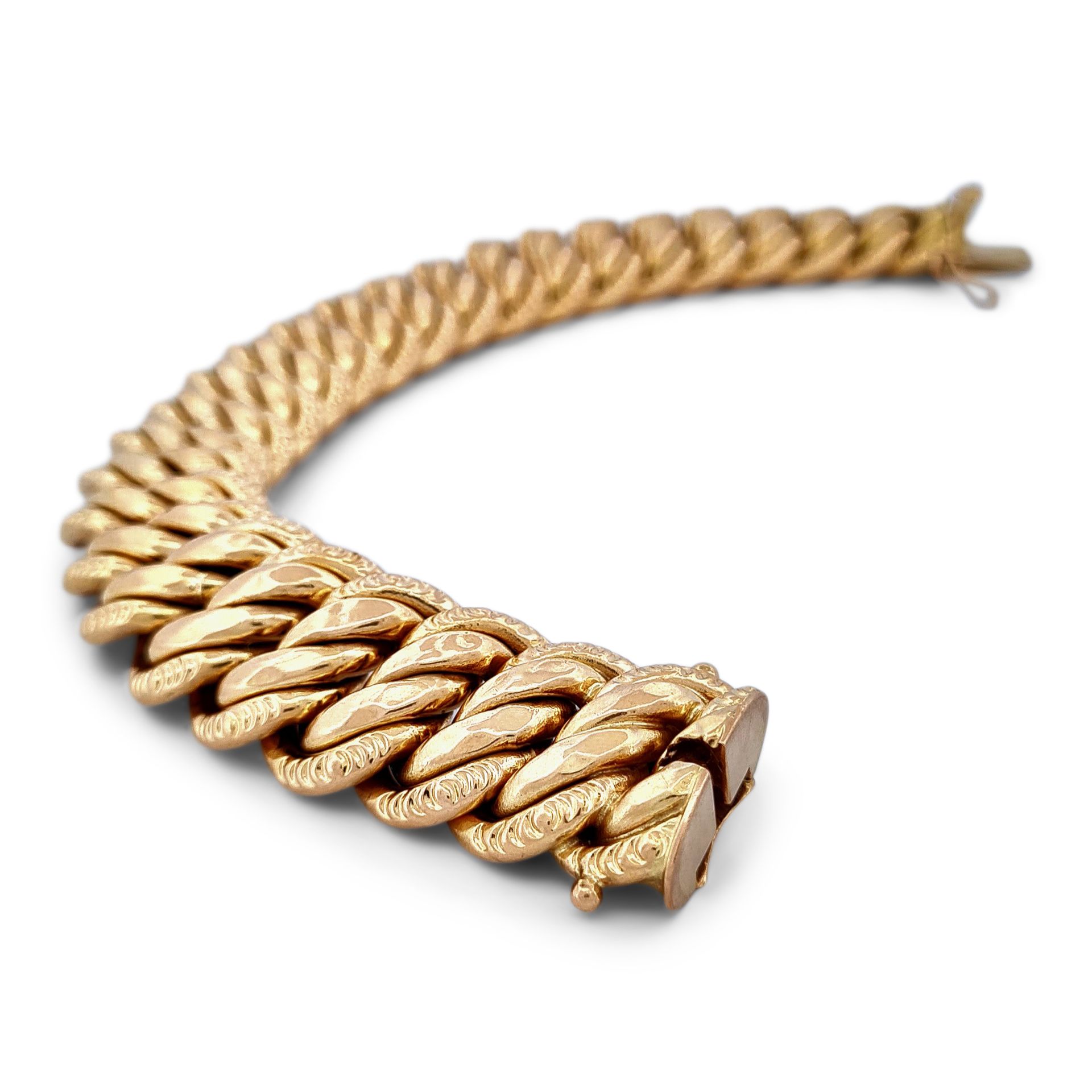 Null BRACELET 
decorated with an American mesh. Mounting in 18K yellow gold. Dou&hellip;