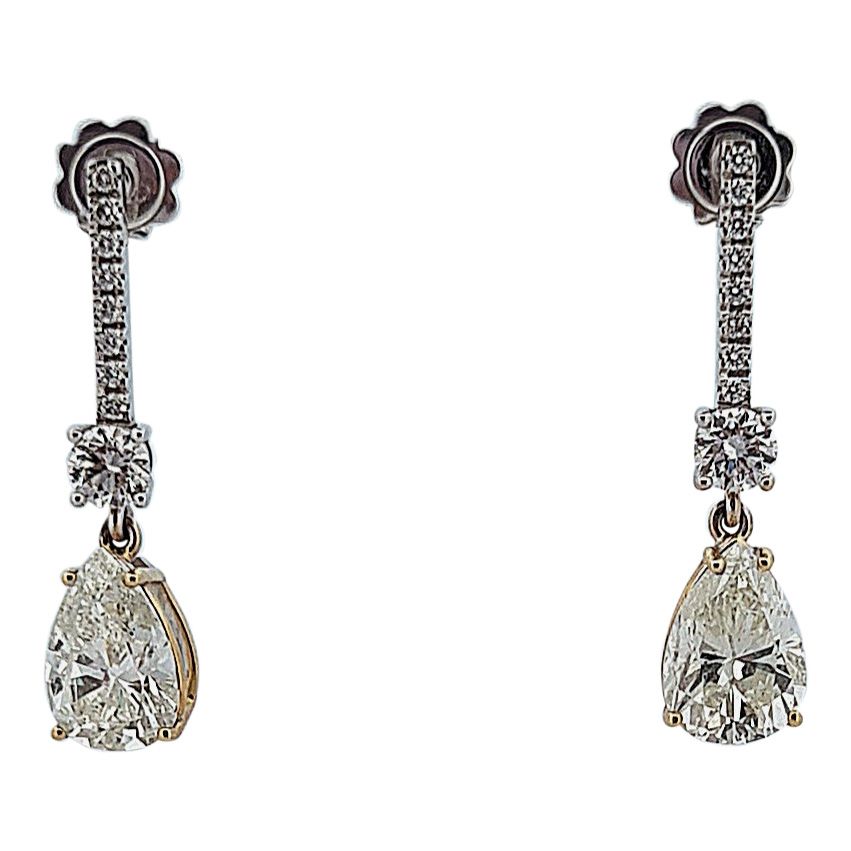 Null PAIR OF EARRINGS
decorated with a line of paved brilliant-cut diamonds hold&hellip;
