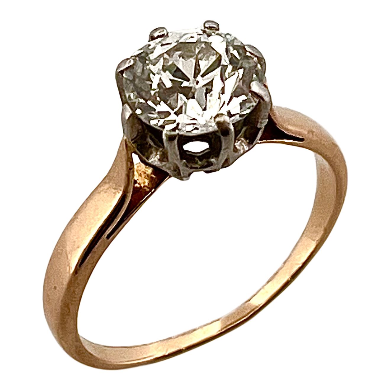 Null SOLITAIRE 
retenant un diamant taille ancienne de 1.47 carat environ. Montu&hellip;