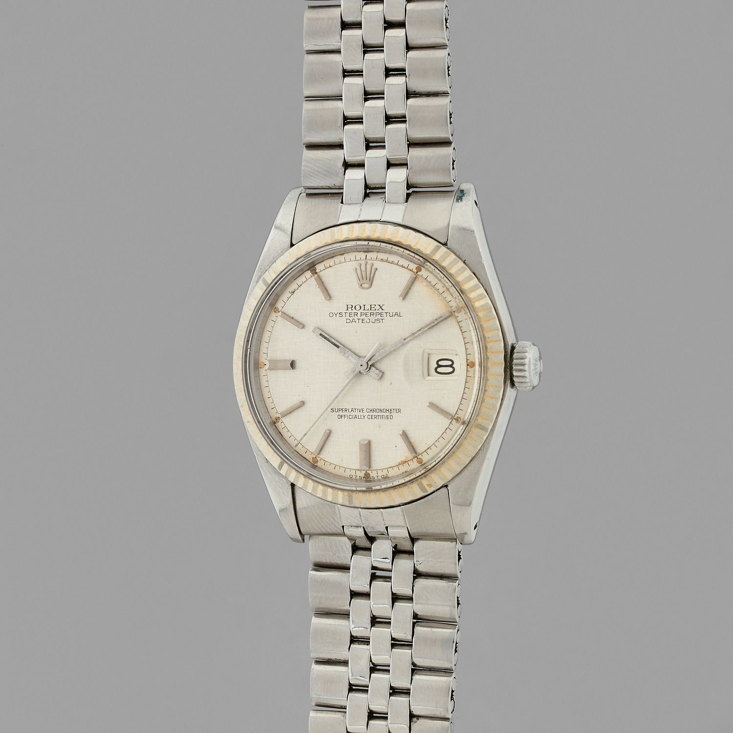 Null ROLEX
Datejust亚麻布。
参考资料：1601。
约：1973年。
钢制手镯手表。圆形表壳，有凹槽的表圈。旋入式表冠和表背。蓝宝石水晶。亚麻&hellip;