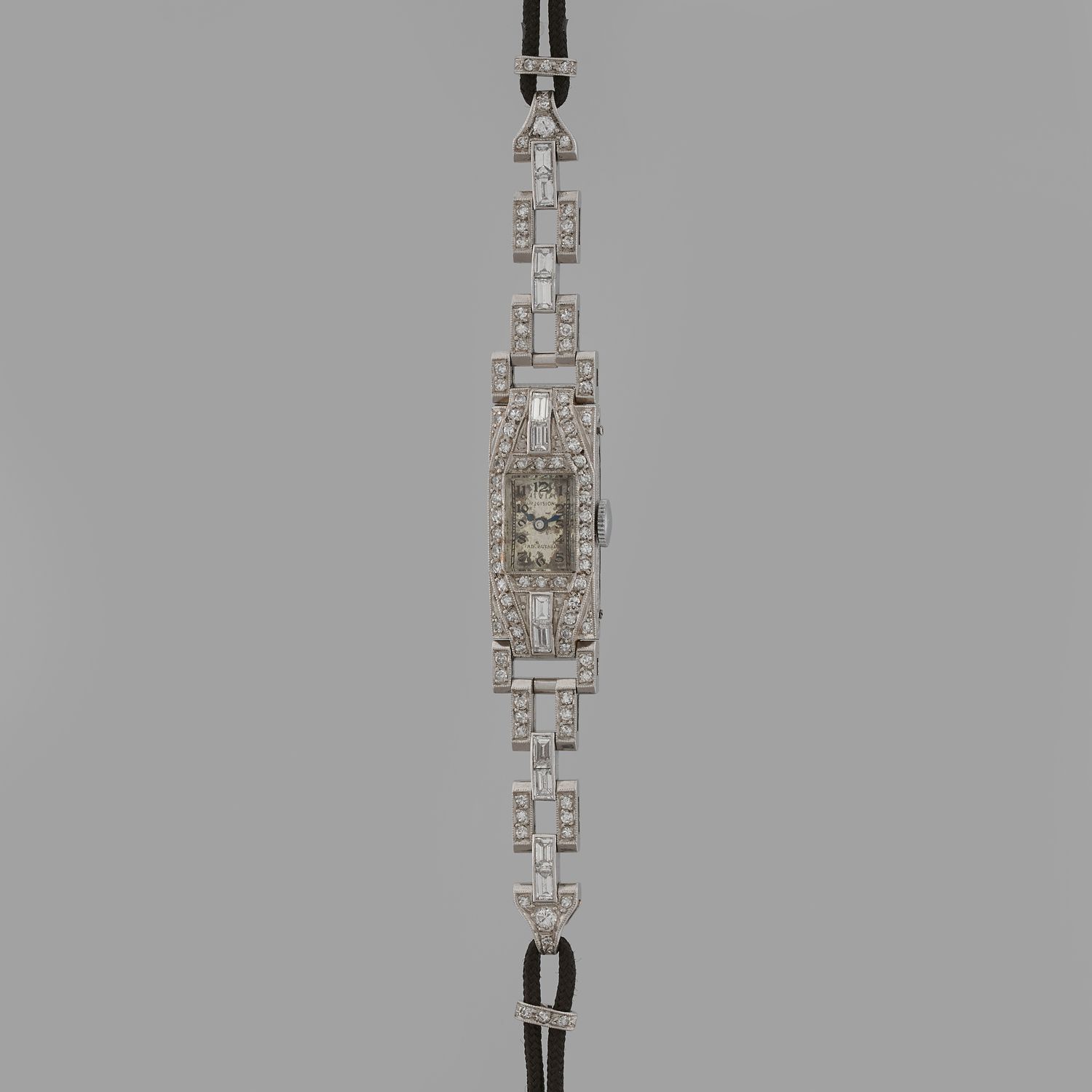 Null BIJOUX-UHR 
Uhr für einen Cocktail.
Um: 1920.
Elegante Armbanduhr aus Plati&hellip;