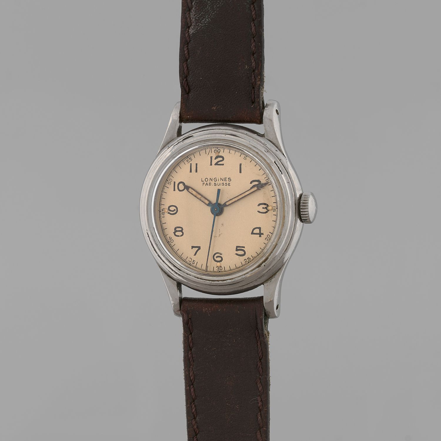 Null LONGINES 
Military watch. 
REF : 23423.
Circa : 1940.
Military type watch i&hellip;