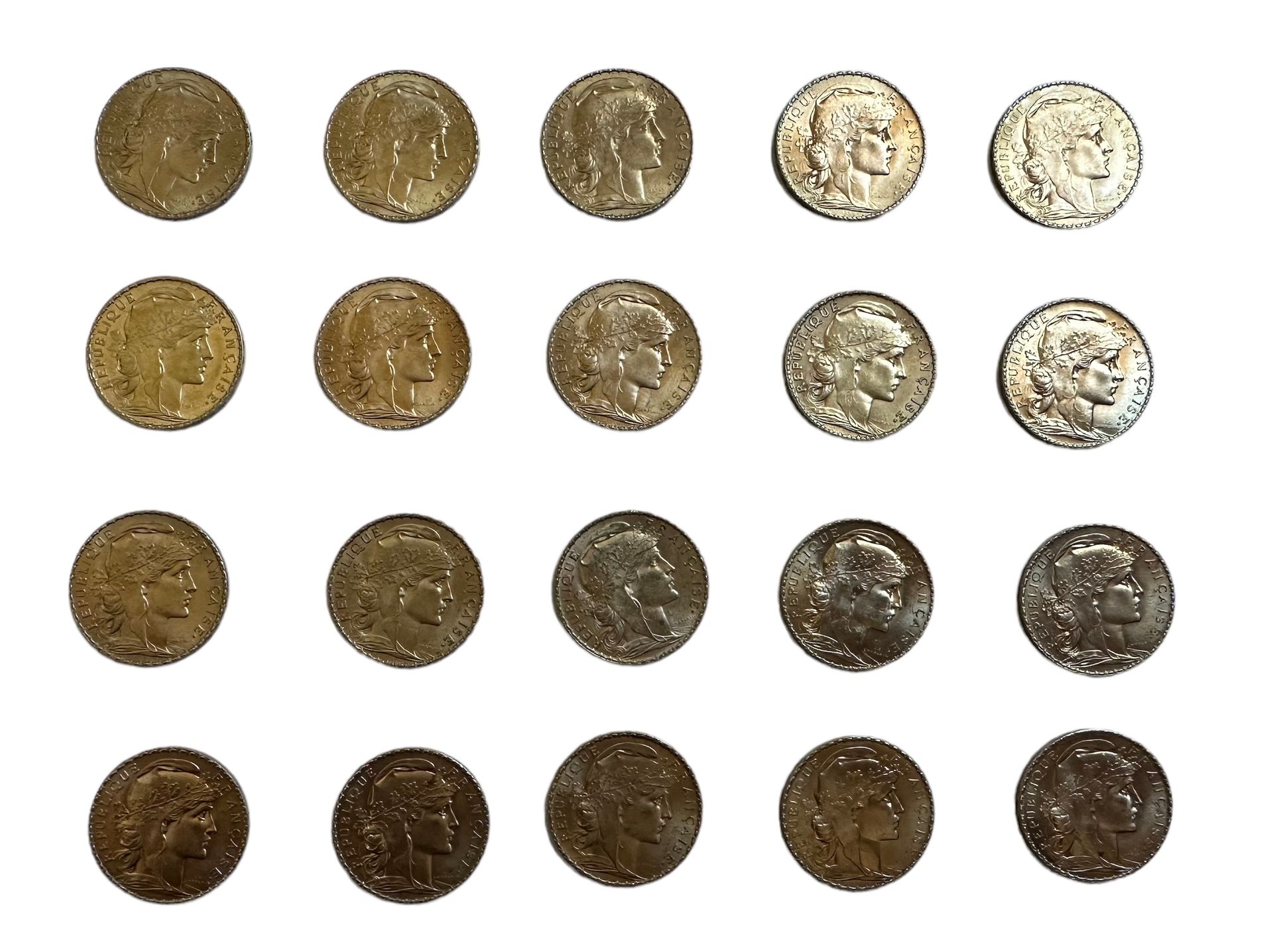 Null FRANCIA
20 monete d'oro da 20 franchi con gallo
Peso: 129 g