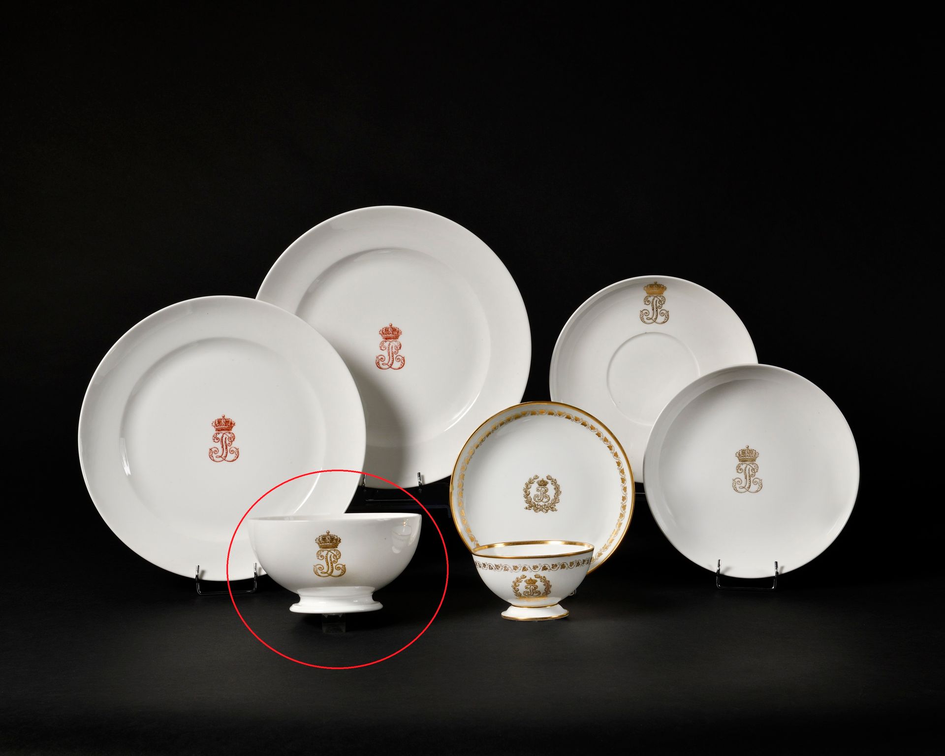 Null SEVRES
Bol en porcelaine à décor en or du monogramme du roi Louis-Philippe &hellip;
