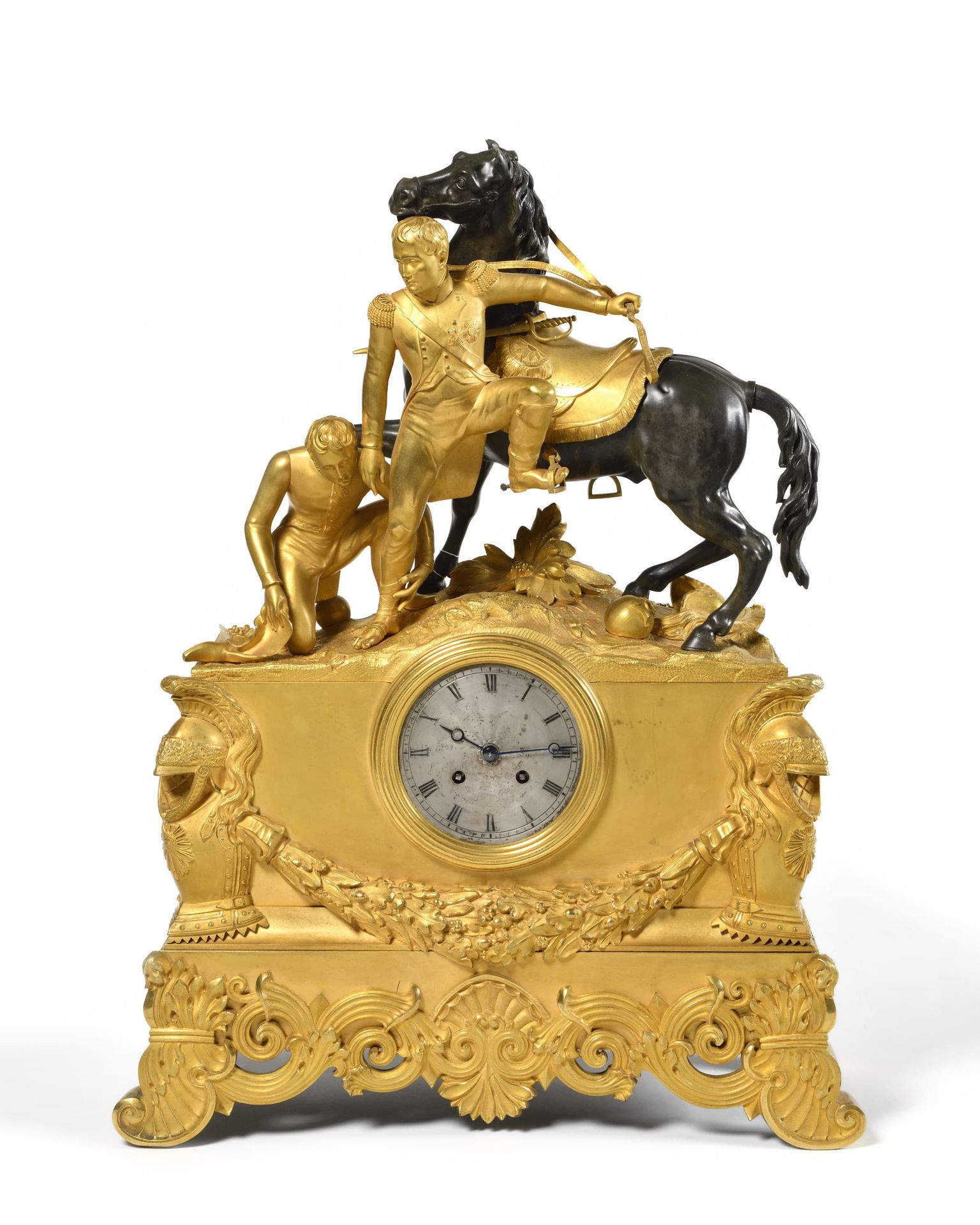 Null "拿破仑一世在拉蒂斯邦受伤的皇帝 
重要的鎏金青铜和斑驳的青铜钟。带钥匙的机芯，带罗马数字的表盘，银色。钢丝平衡。皇帝骑着马，受伤的脚，由外科医生Yv&hellip;