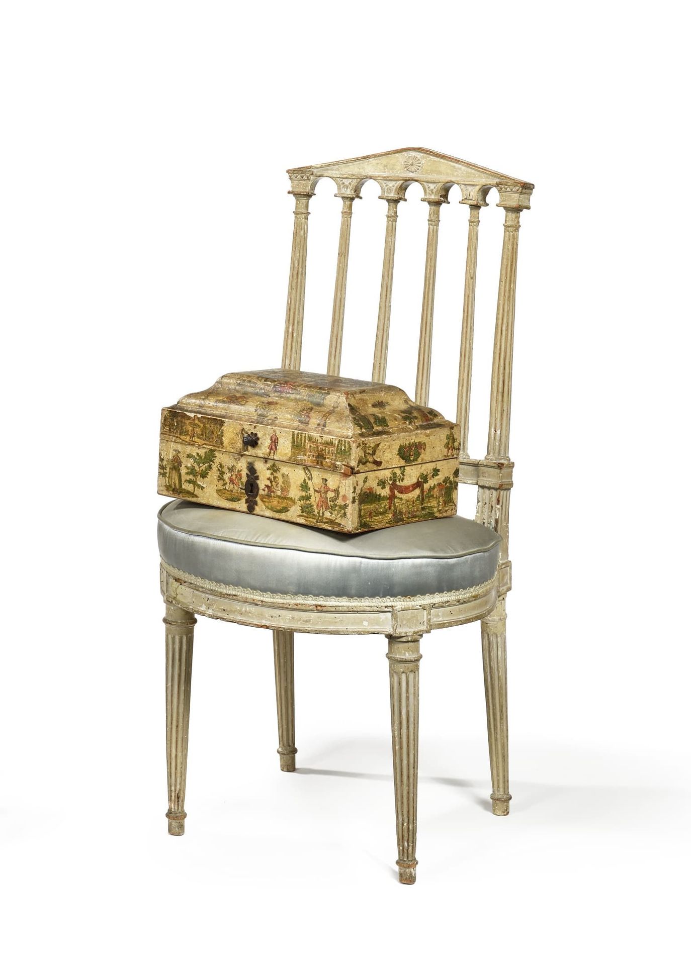 Null 殿堂式雕花木背椅，白漆，路易十六时代
(多次修复)
87.5厘米 x 43.5厘米 x 41.5厘米