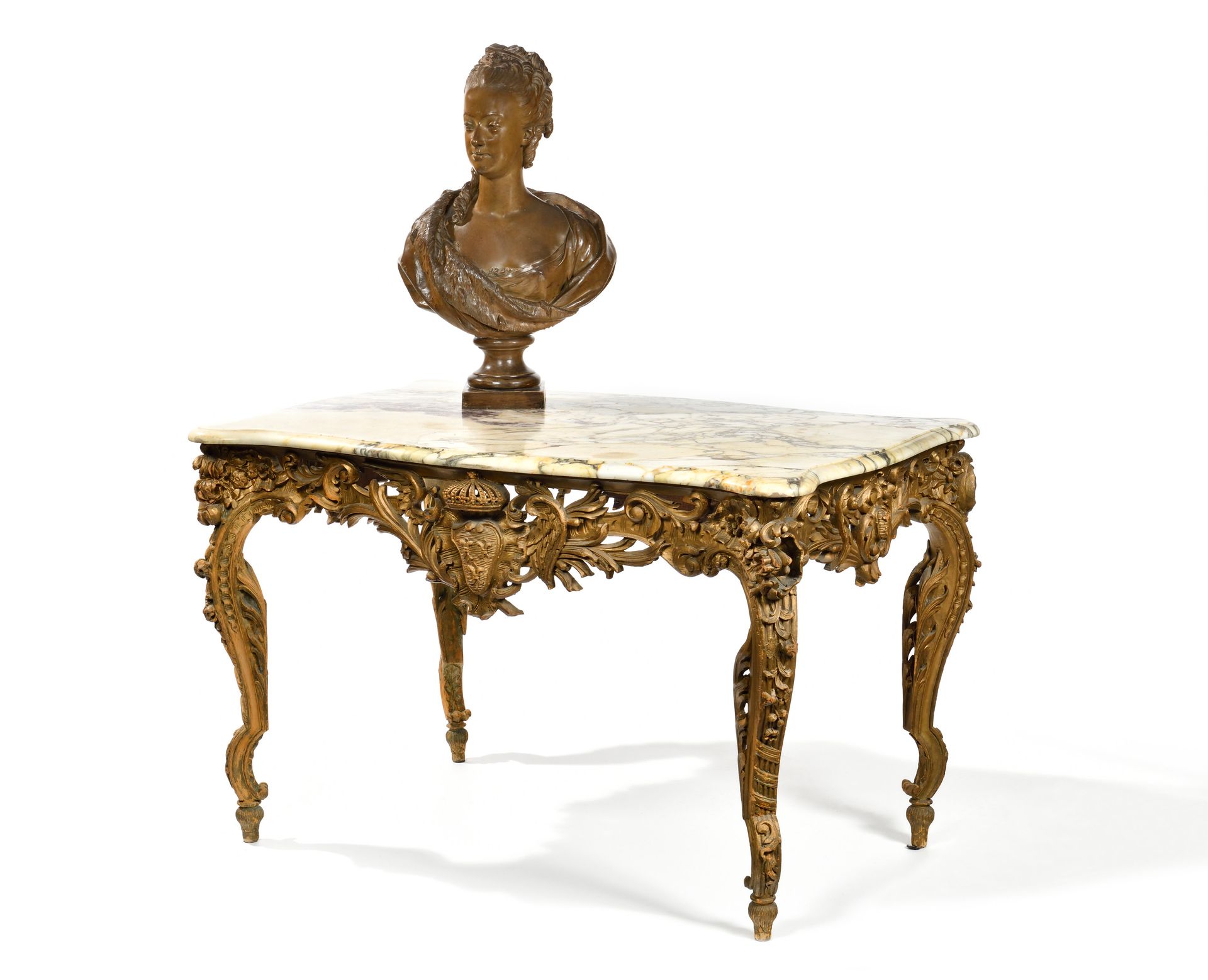 Null Carved and gilded (with bronzine) wood middle table after the hunting table&hellip;