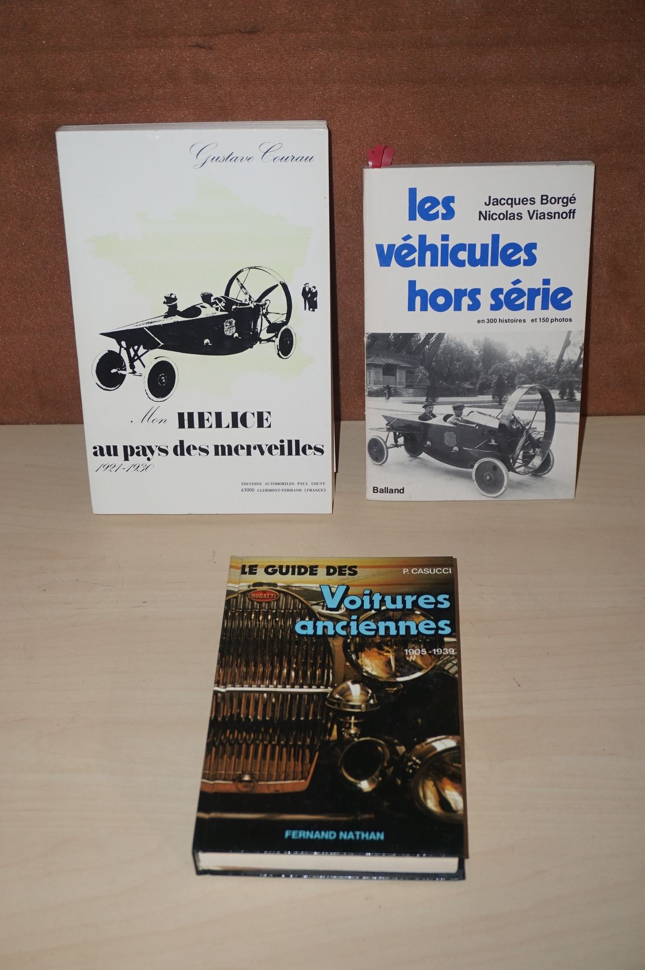 Null Lot von 3 Büchern :
- Helice im Wunderland 
- Fahrzeuge außerhalb der Serie&hellip;