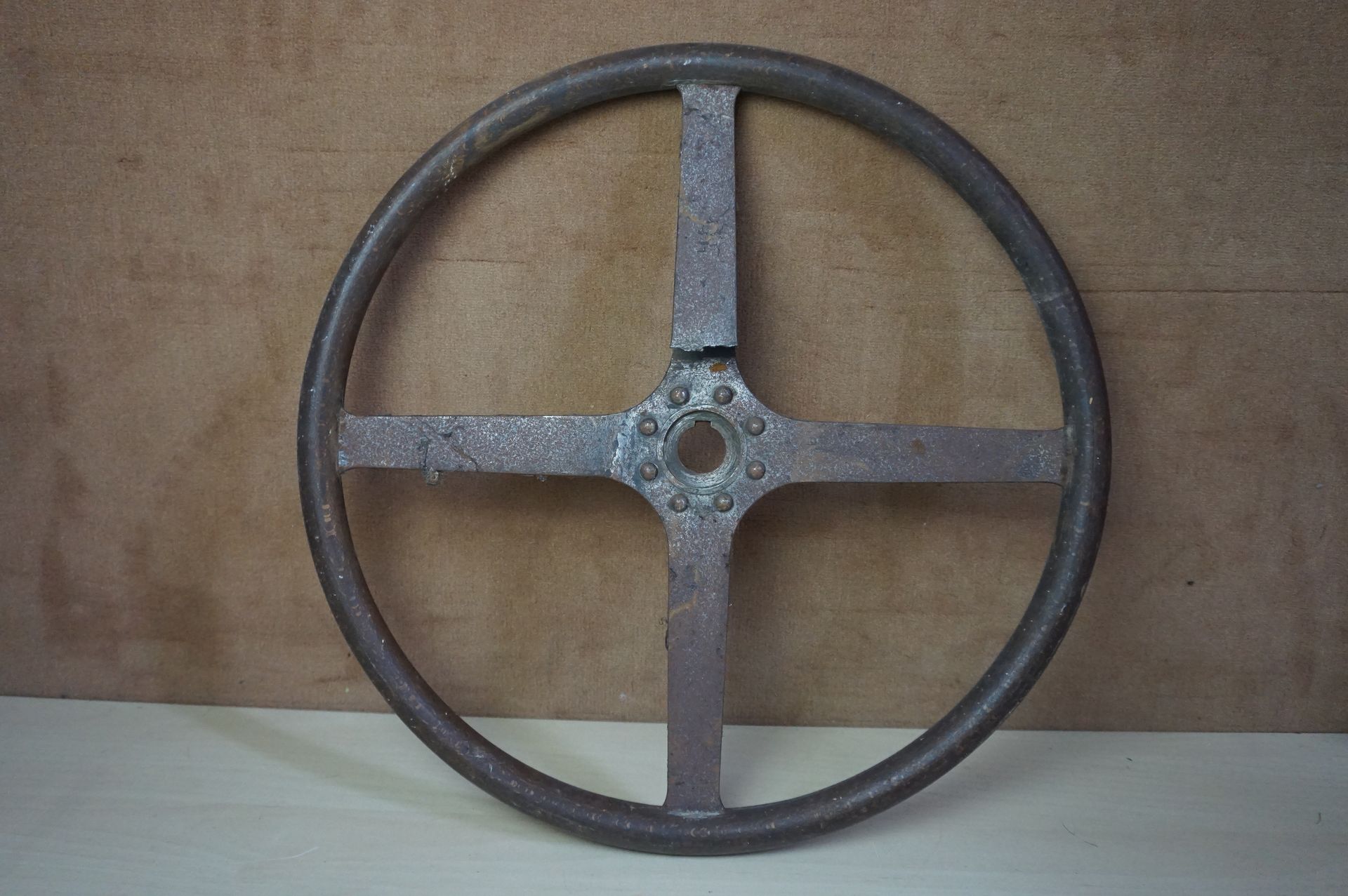 Null Four-spoke steering wheel, in wood