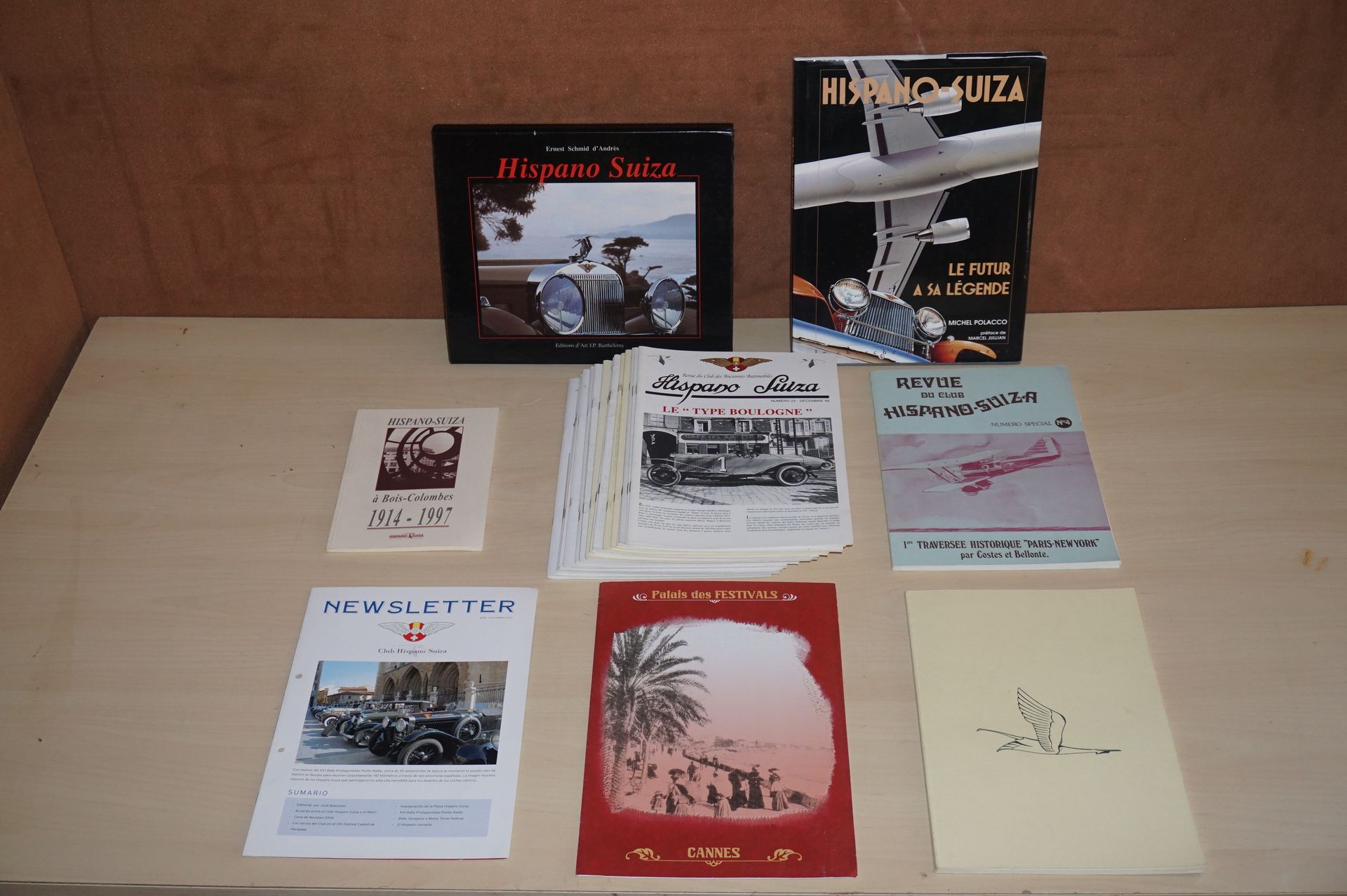 Null 一批书籍和杂志 Hispano Suiza
- 18本 "旧车俱乐部杂志 "Hispano Suiza 
- 书籍 "Hispano Suiza
- &hellip;
