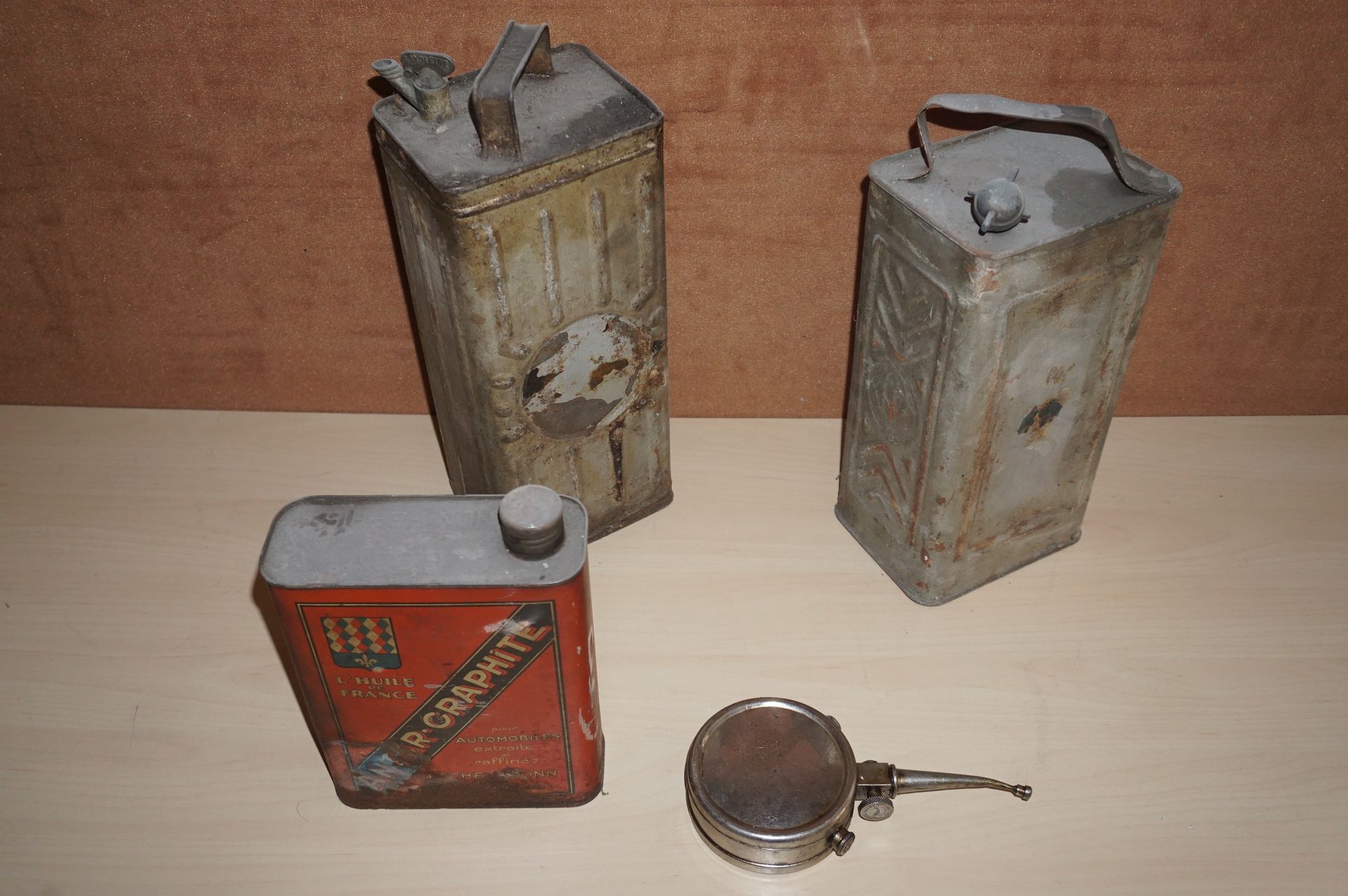 Null Lot of 3 metal cans including one "Antar-Graphite : 
The oil of France".
