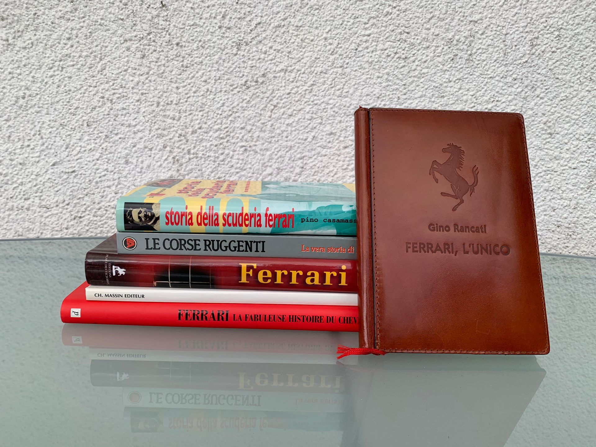 Null Lot de livres : 
Serge Bellu : Les fabuseuses Ferrari 
Ferrari : thé ultima&hellip;