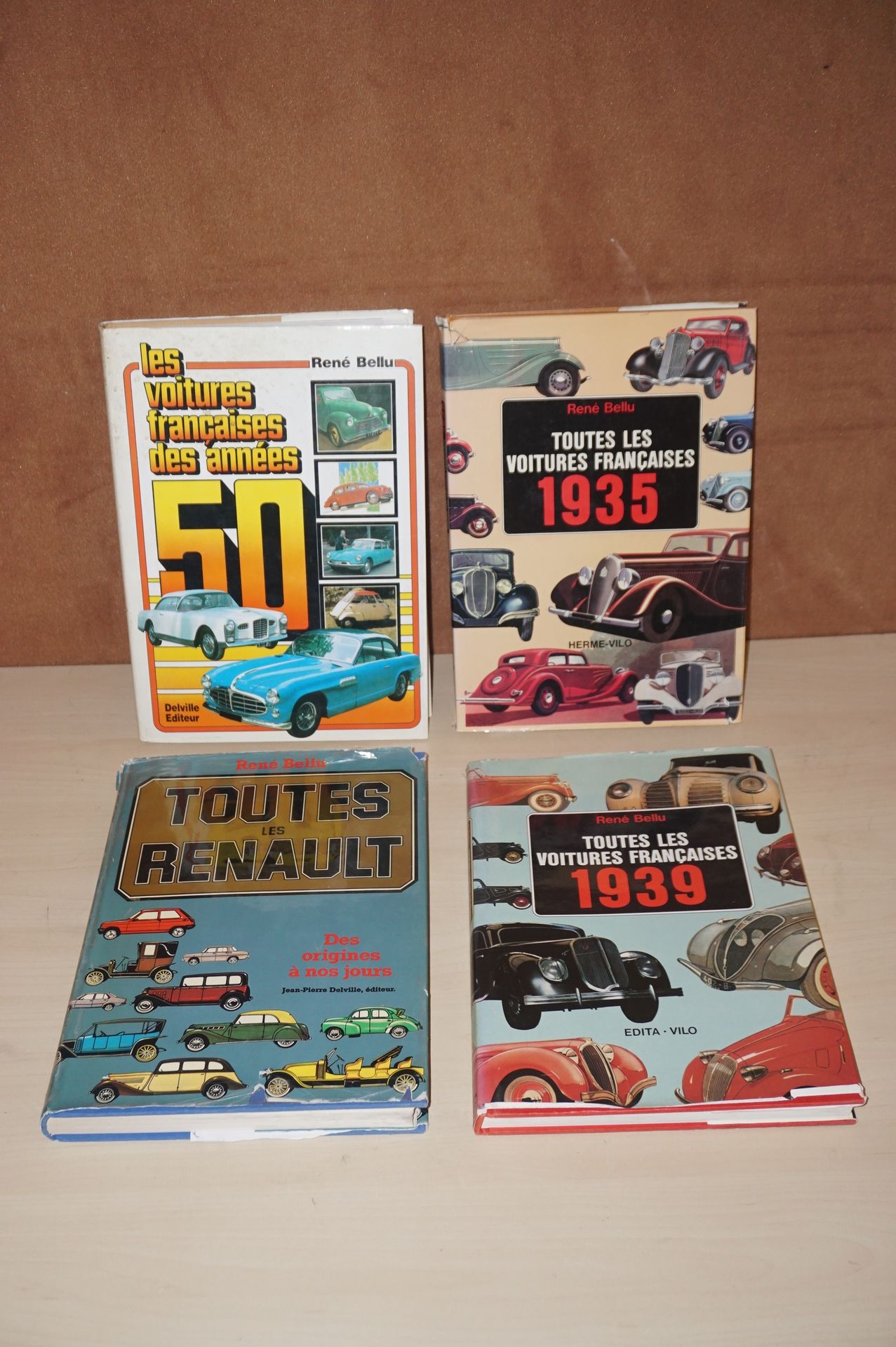 Null Lot de 4 livres « Les voitures françaises » 
avec lettre de René Bellu