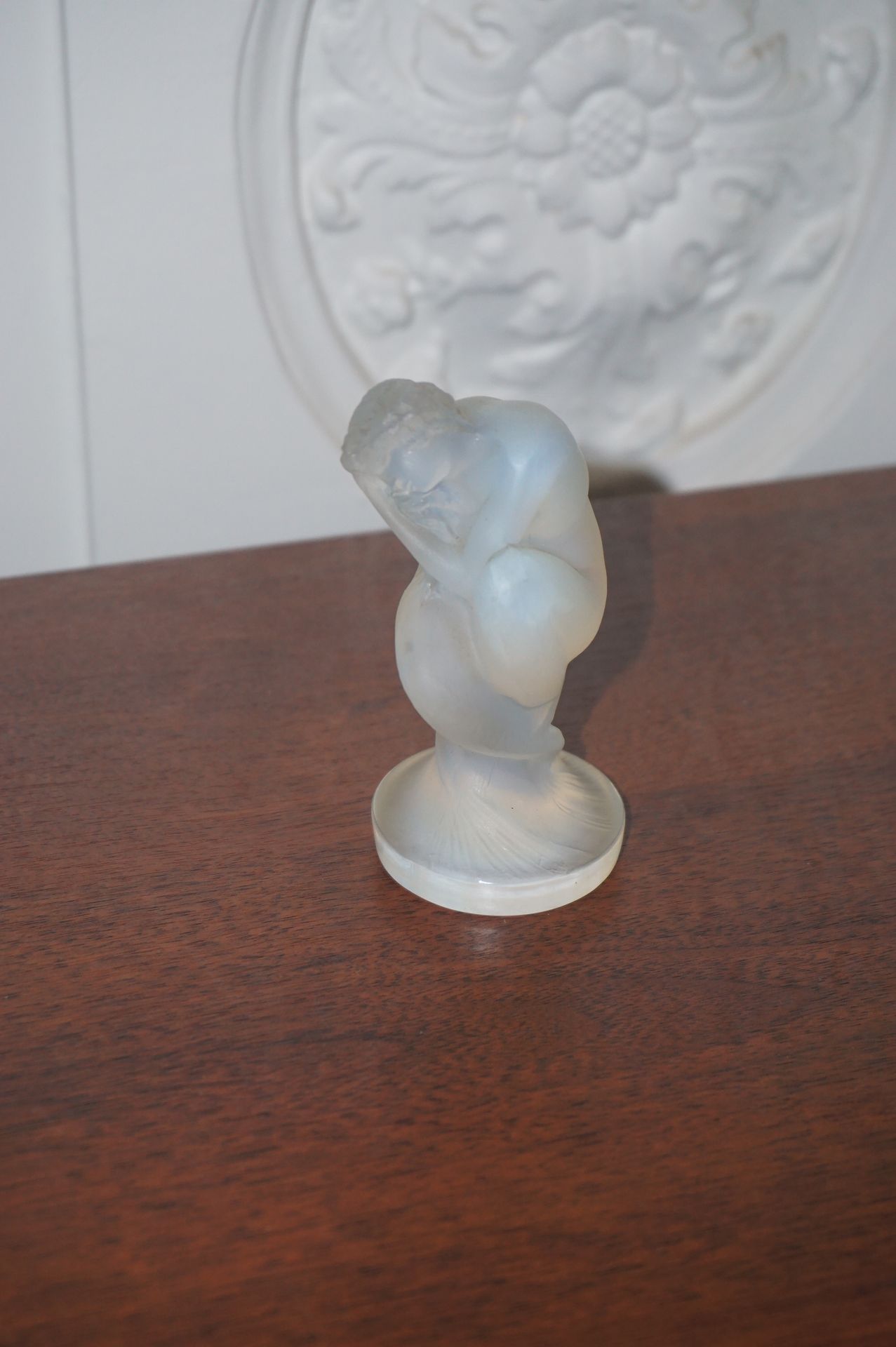 Null SABINO PARIS the crouching woman stopper colored glass