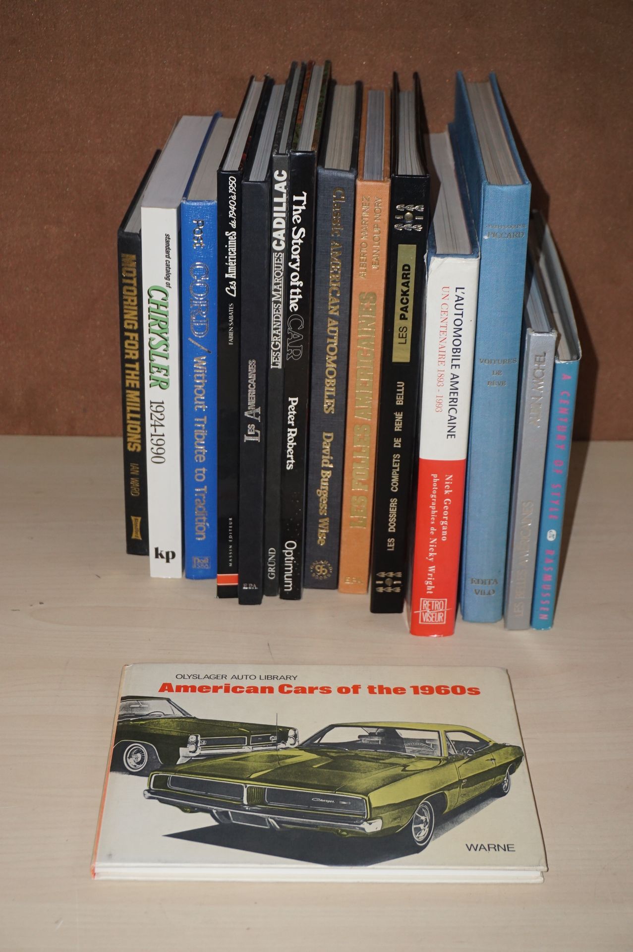 Null Lot de 15 livres sur les voitures americaines 
- American cars of the 1960s&hellip;