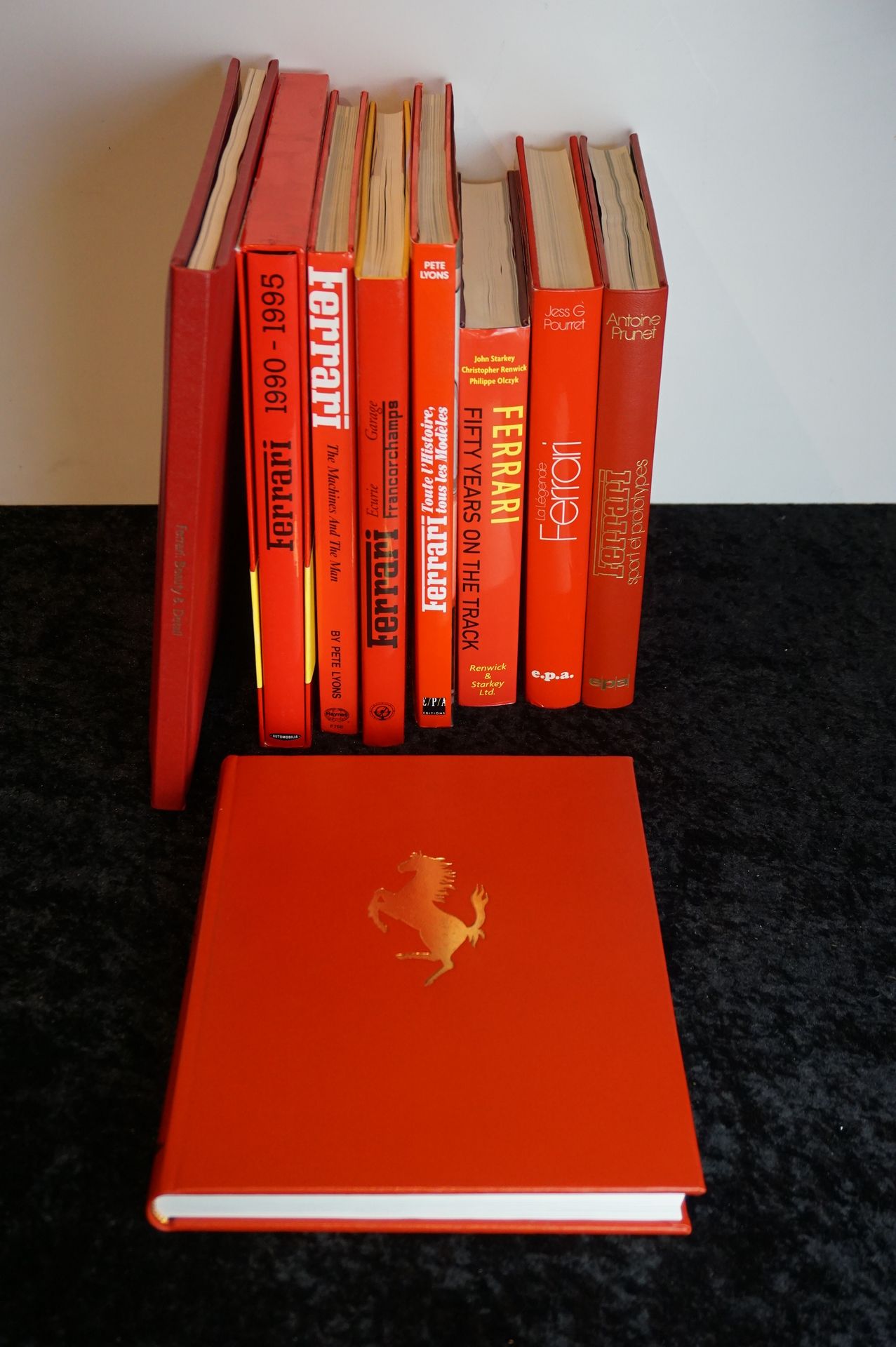 Null Livres Ferrari :
-	Ferrari, La Légende ; Ed e.P.A : Jess G Pourret
-	Ferrar&hellip;